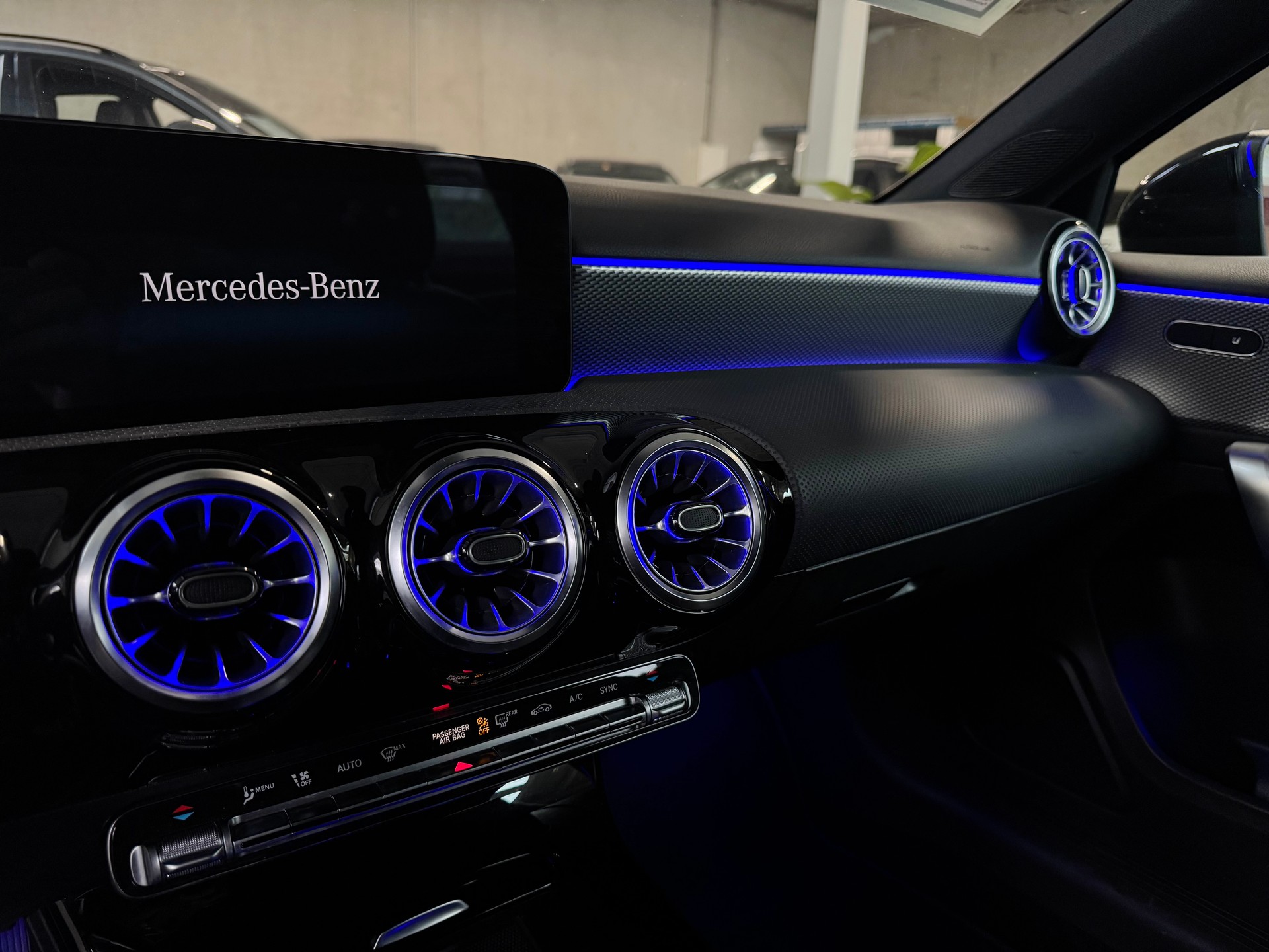 MERCEDES-BENZ A 180 Night Star 7G-DCT *Rückfahrkamera*Ambientebeleuchtung uvm.*-image-18