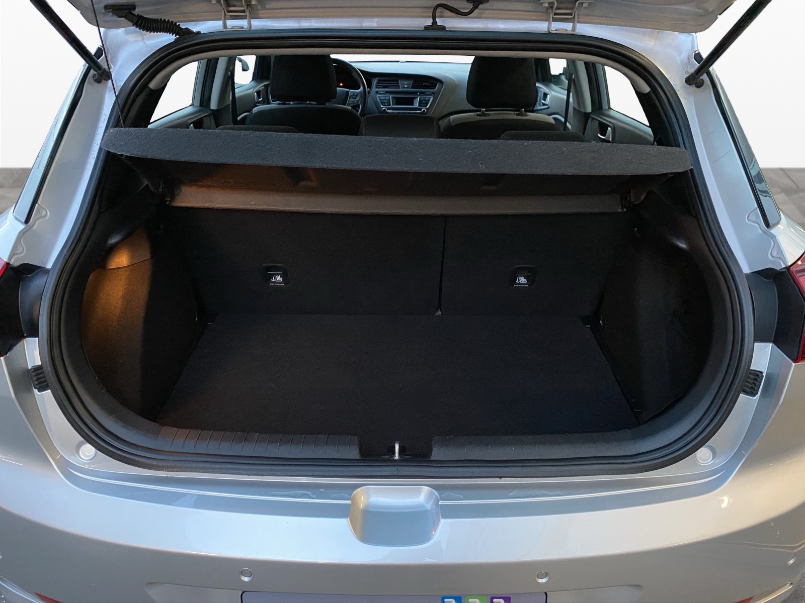 HYUNDAI i20 1.4 Amplia-image-15