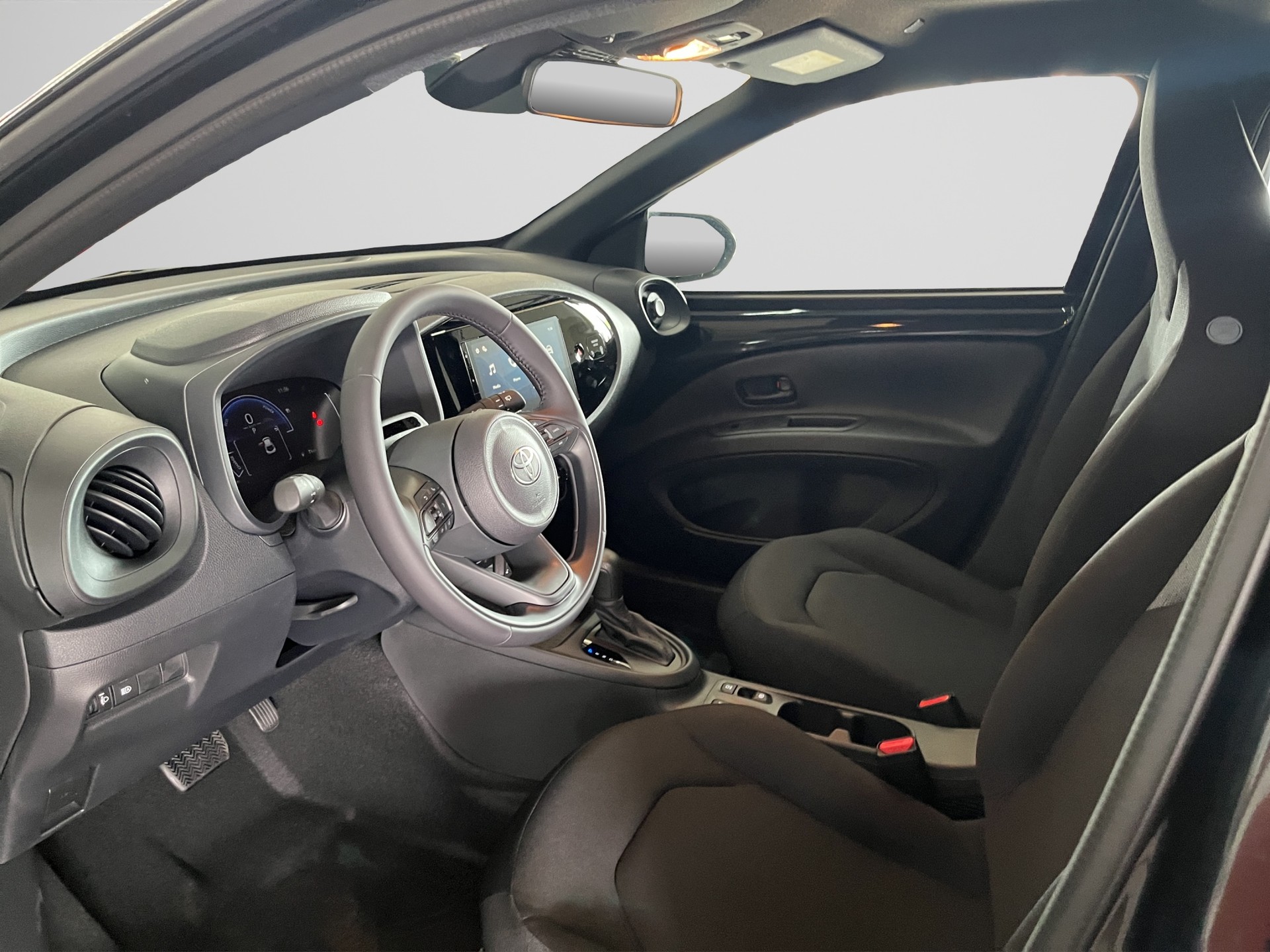 TOYOTA AYGO X 1.5 VVT-i HSD Comfort-image-7