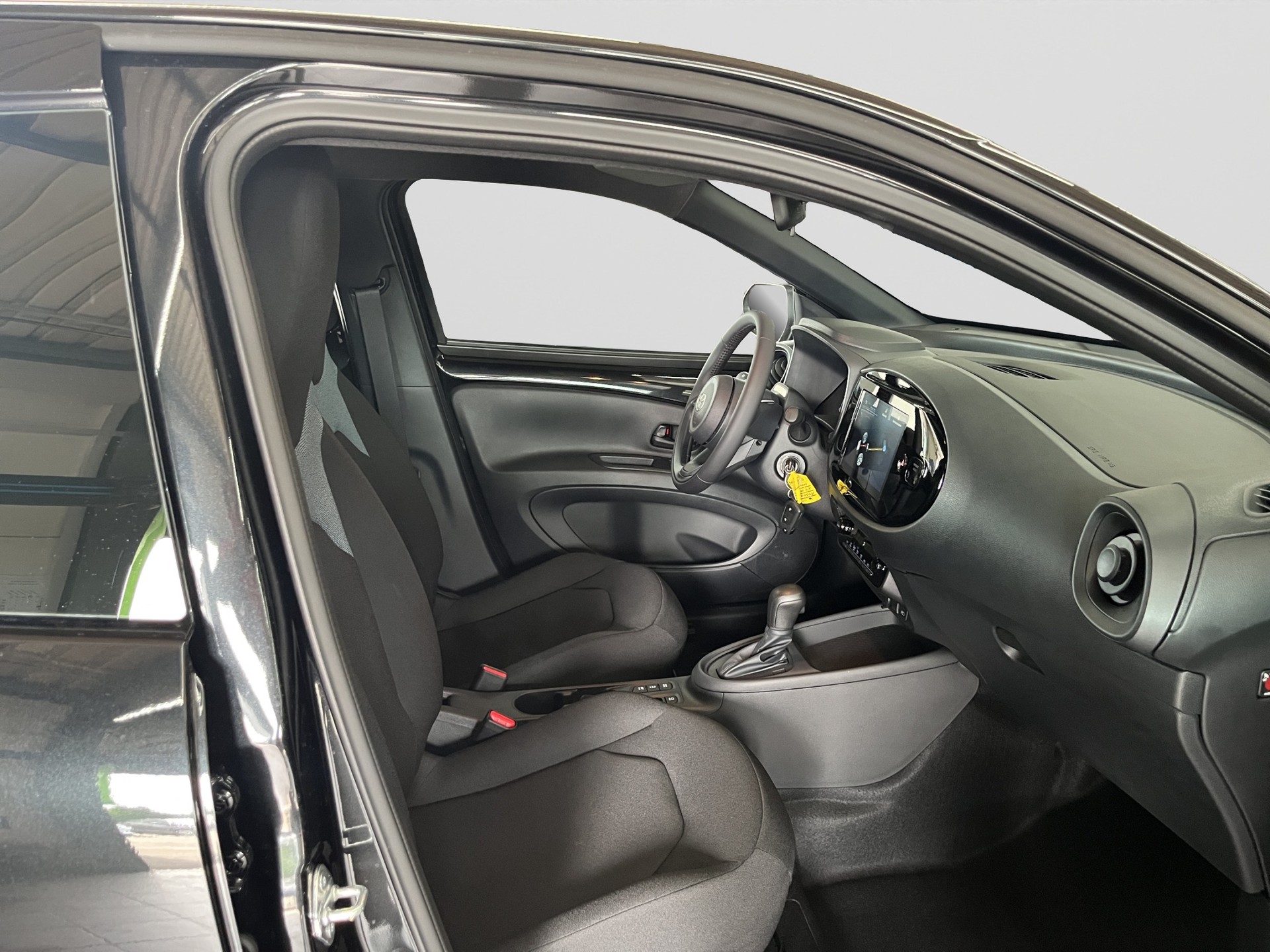 TOYOTA AYGO X 1.5 VVT-i HSD Comfort-image-11