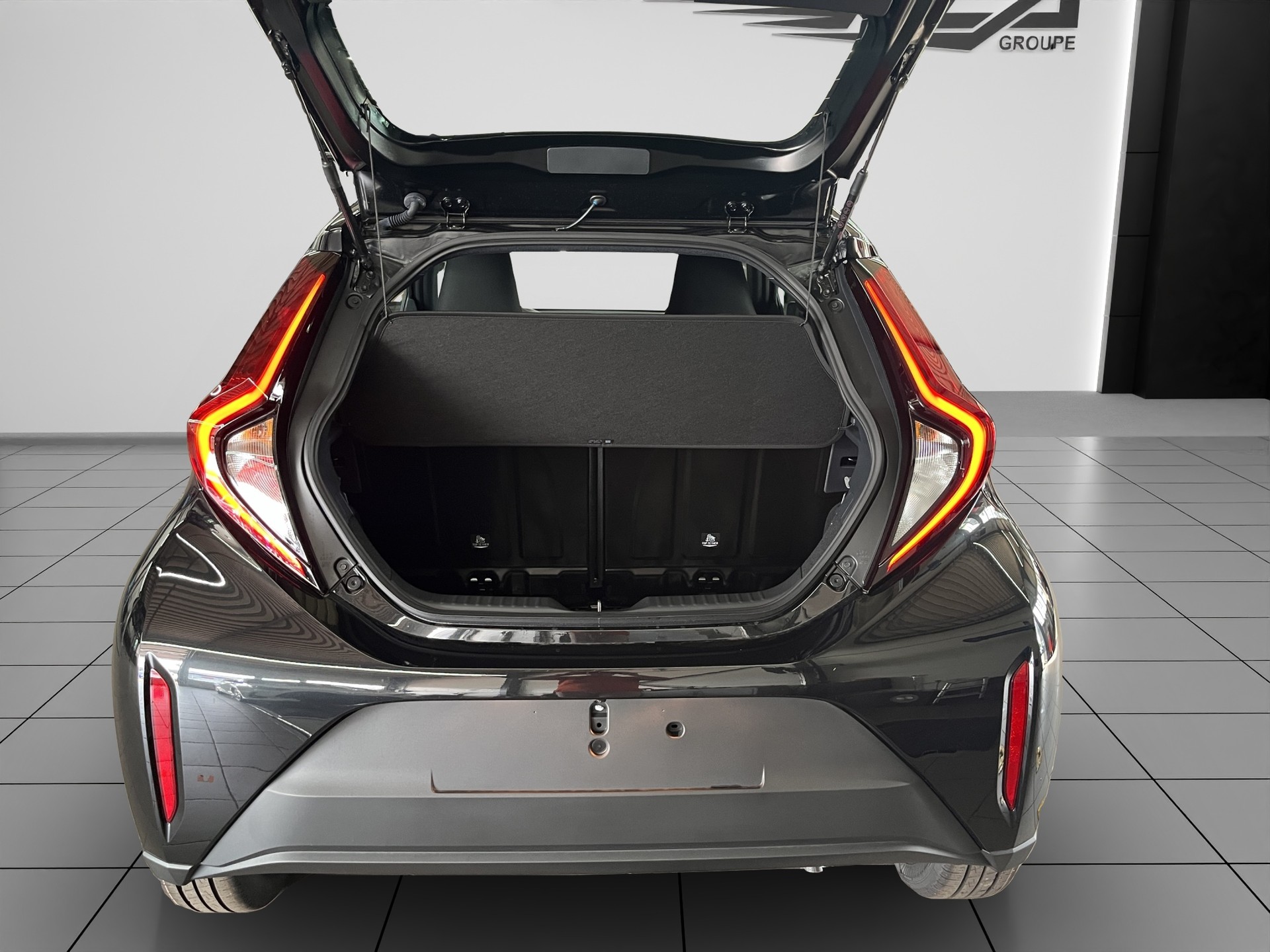 TOYOTA AYGO X 1.5 VVT-i HSD Comfort-image-13