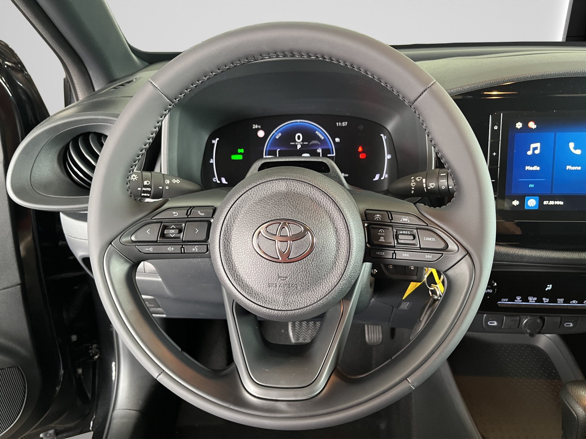 TOYOTA AYGO X 1.5 VVT-i HSD Comfort-image-8