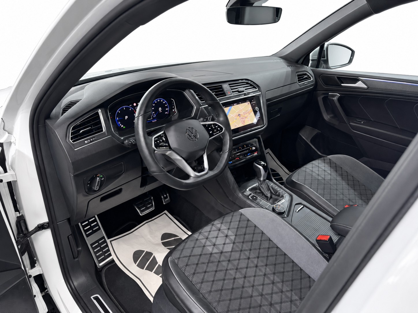 VW Tiguan Allspace 2.0 TDI SCR R-Line 4Motion DSG * 7-Plätzer * Anhängerkupplung * Panorama-Glasdach *-image-8