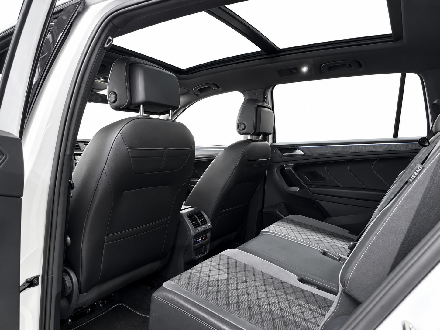 VW Tiguan Allspace 2.0 TDI SCR R-Line 4Motion DSG * 7-Plätzer * Anhängerkupplung * Panorama-Glasdach *-image-11