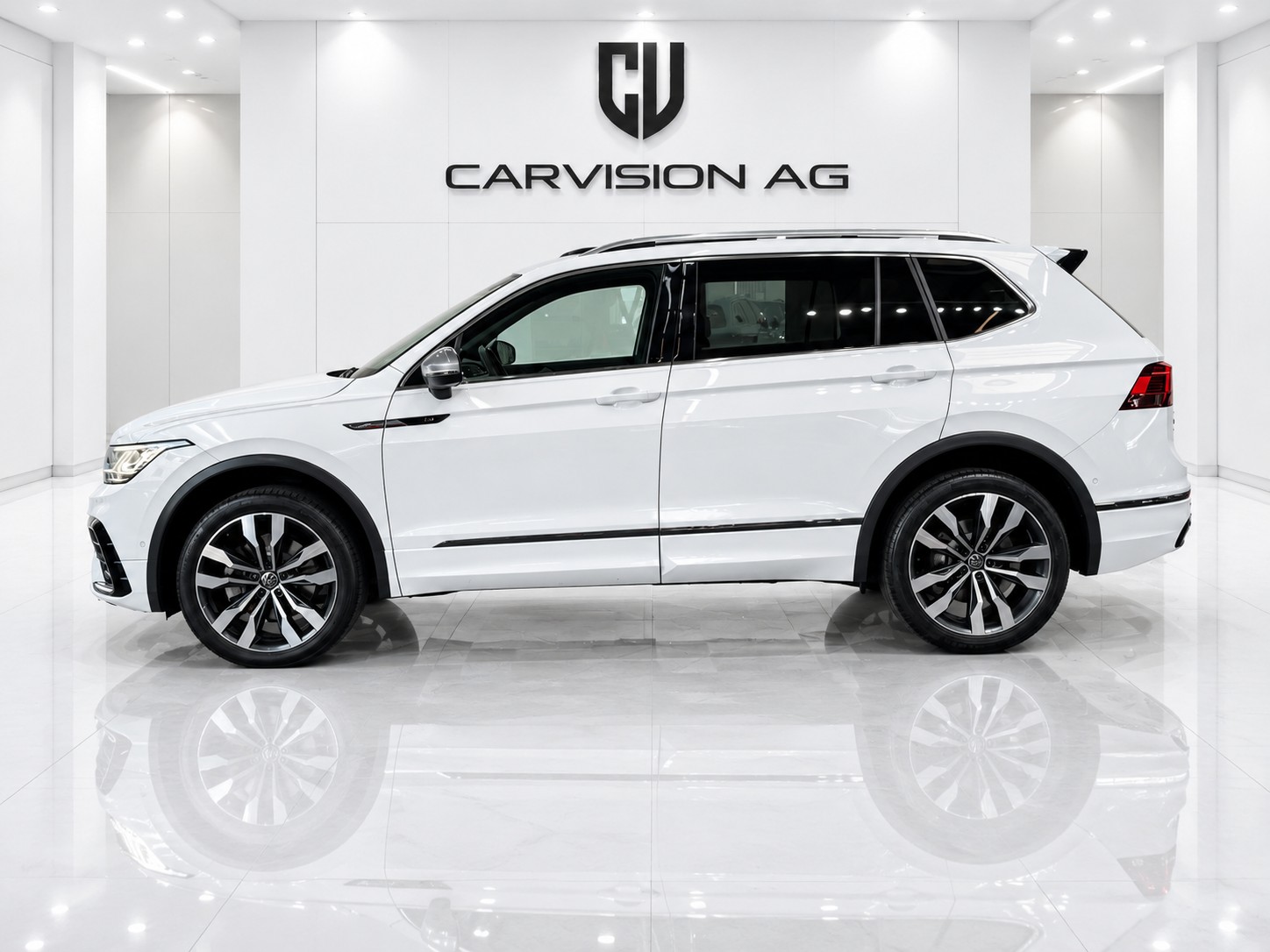 VW Tiguan Allspace 2.0 TDI SCR R-Line 4Motion DSG * 7-Plätzer * Anhängerkupplung * Panorama-Glasdach *-image-3