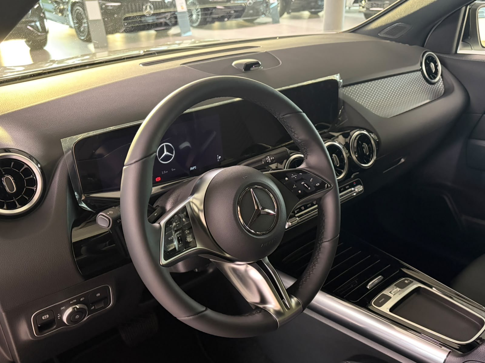 MERCEDES-BENZ GLA 200 Night Star 7G-DCT-image-9