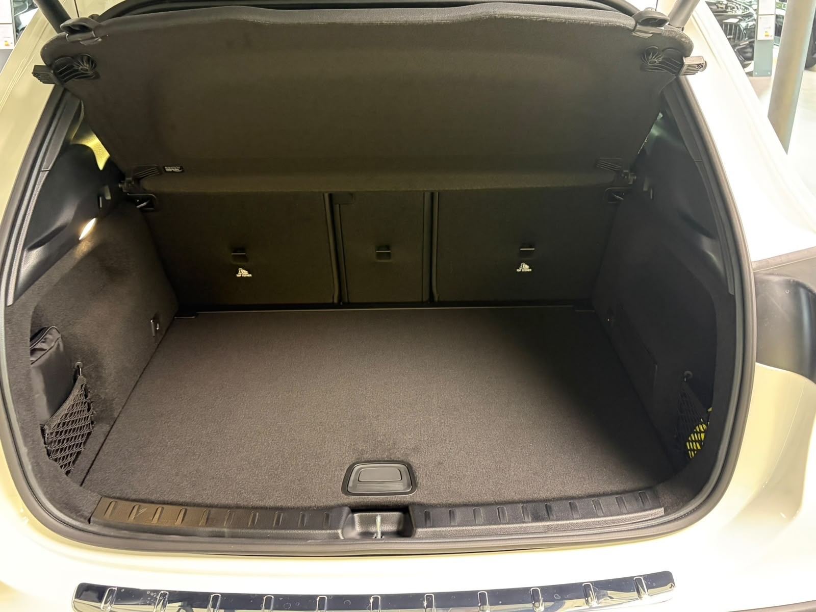 MERCEDES-BENZ GLA 200 Night Star 7G-DCT-image-6