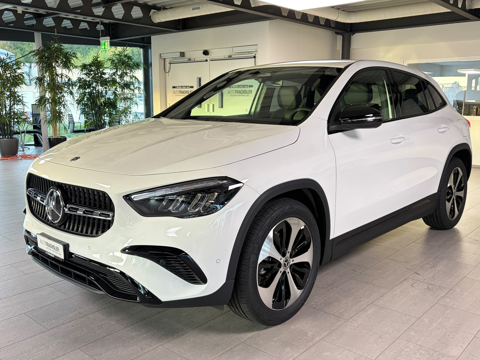 MERCEDES-BENZ GLA 200 Night Star 7G-DCT-image-3