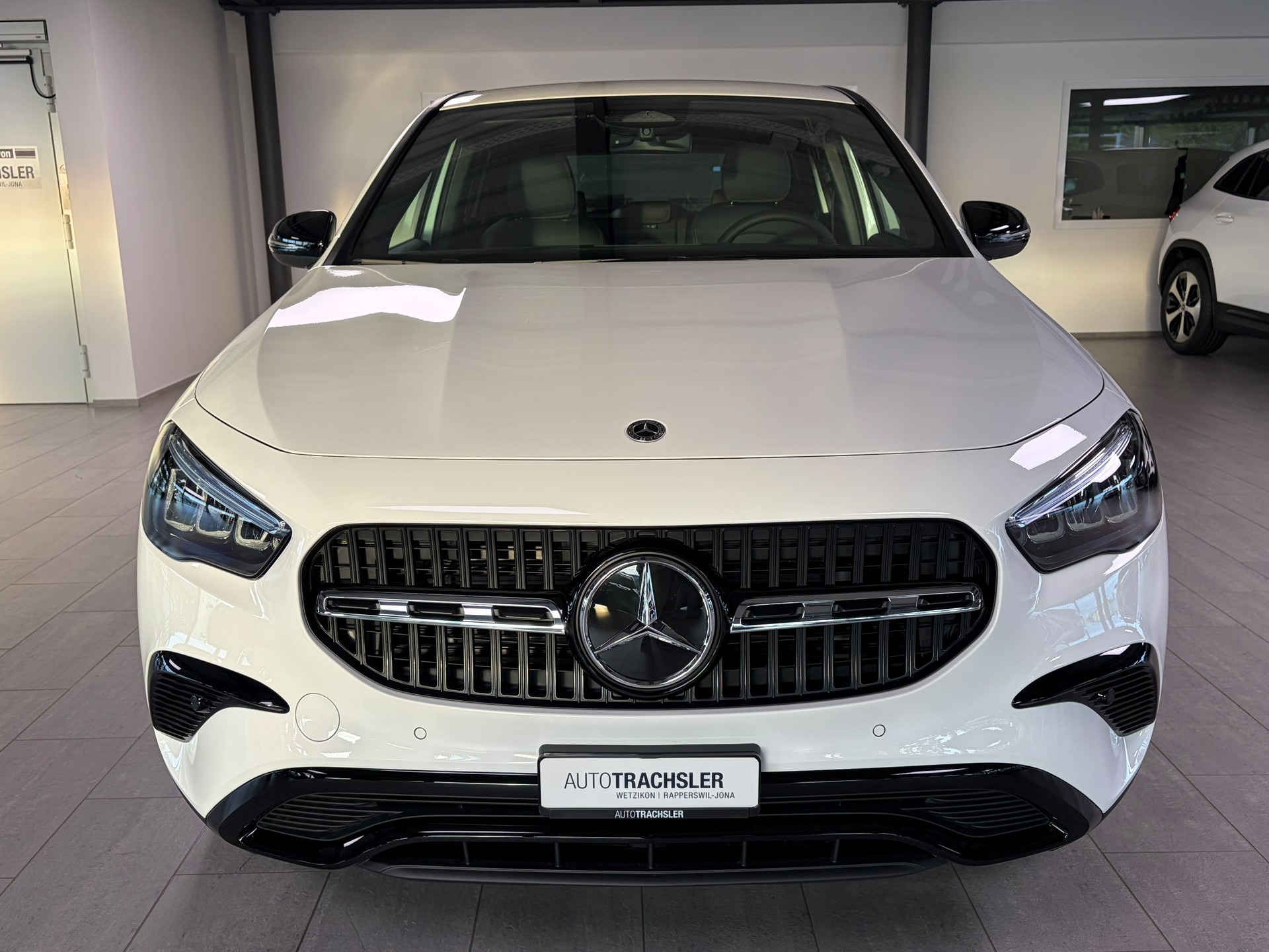 MERCEDES-BENZ GLA 200 Night Star 7G-DCT-image-1