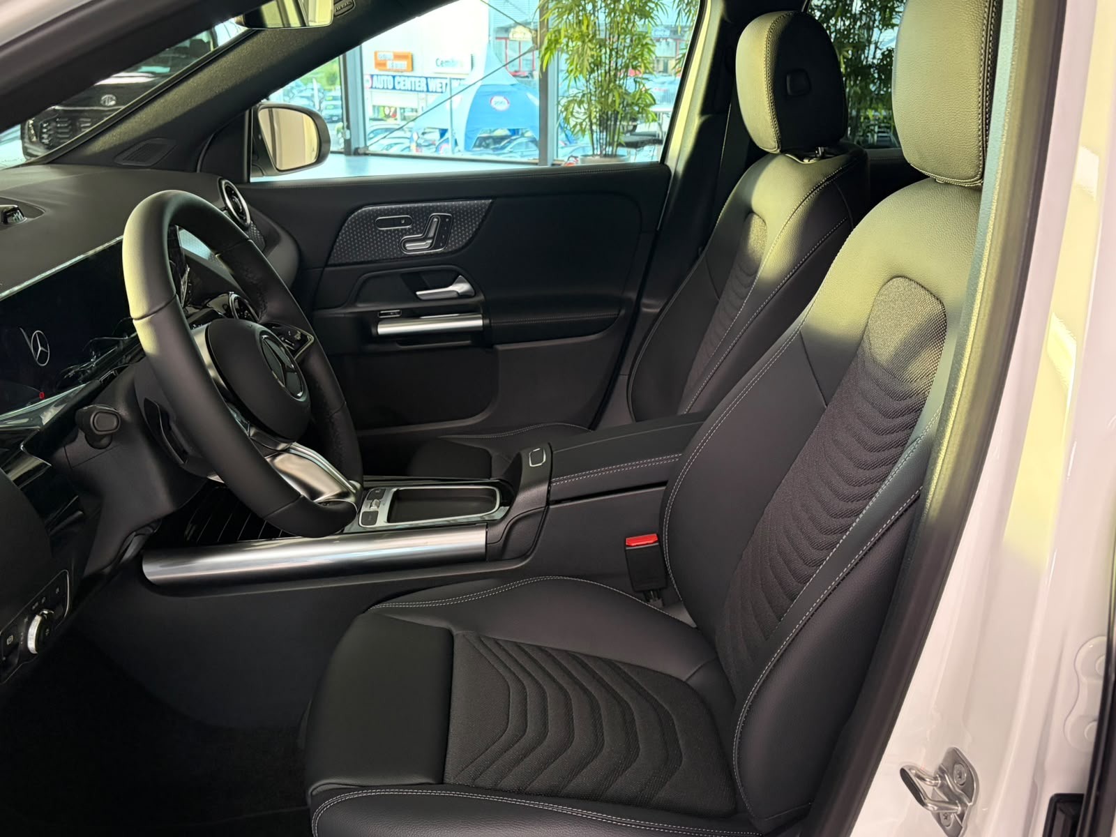 MERCEDES-BENZ GLA 200 Night Star 7G-DCT-image-8
