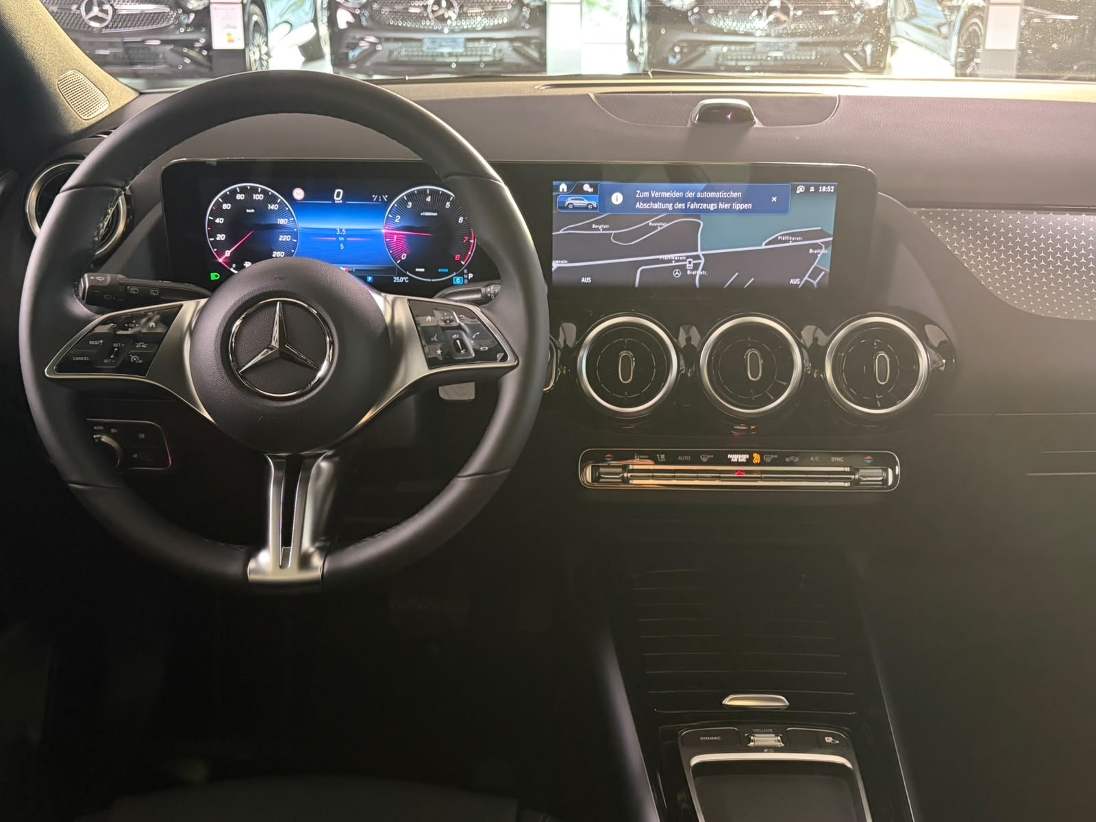 MERCEDES-BENZ GLA 200 Night Star 7G-DCT-image-10