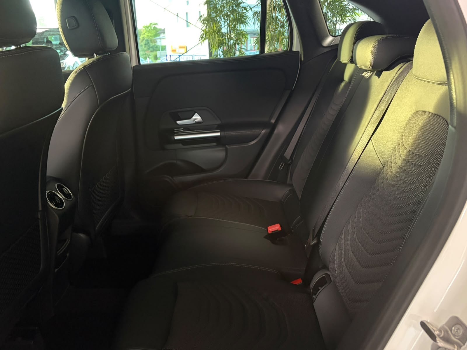 MERCEDES-BENZ GLA 200 Night Star 7G-DCT-image-7