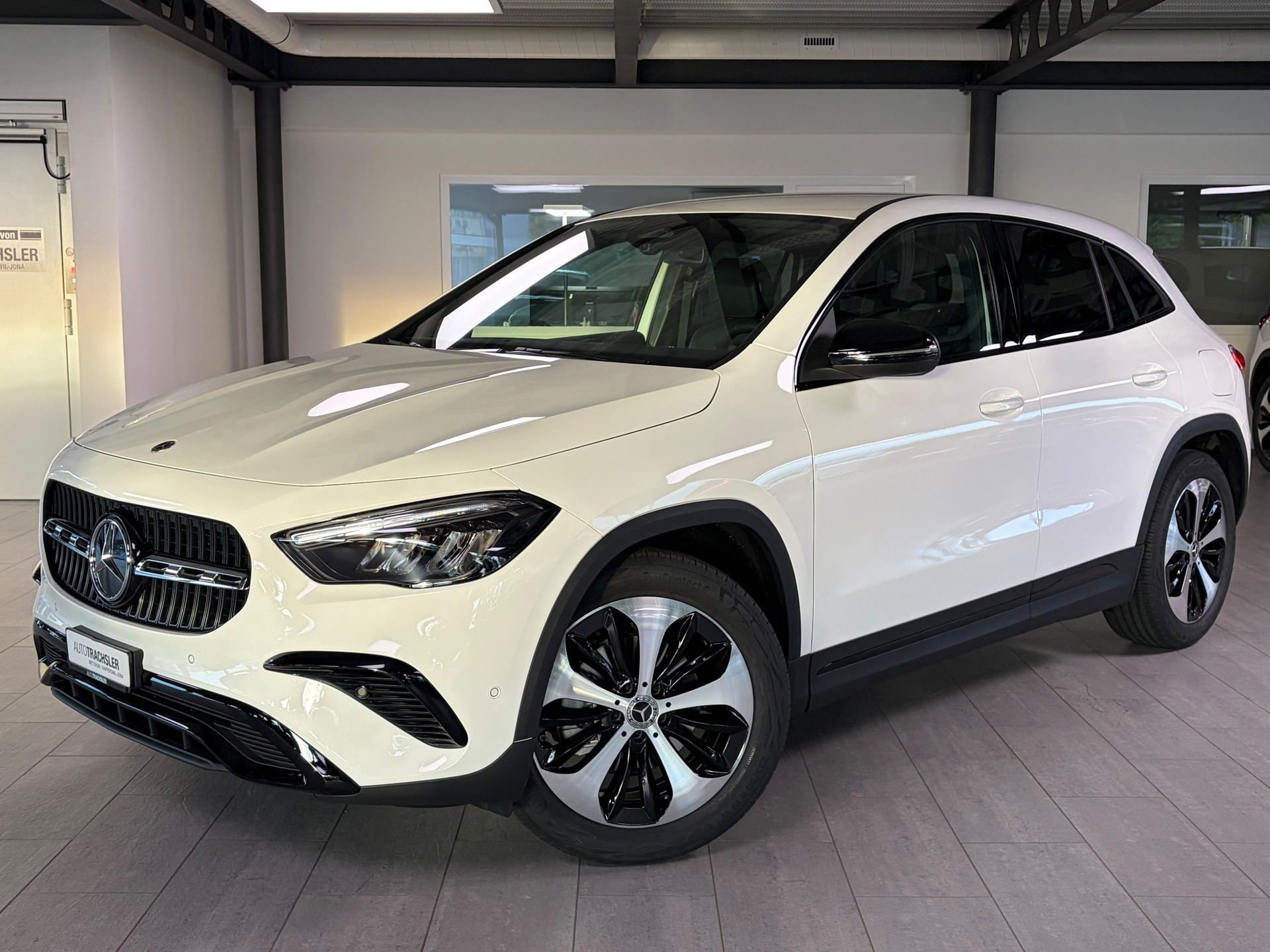 MERCEDES-BENZ GLA 200 Night Star 7G-DCT-image-0