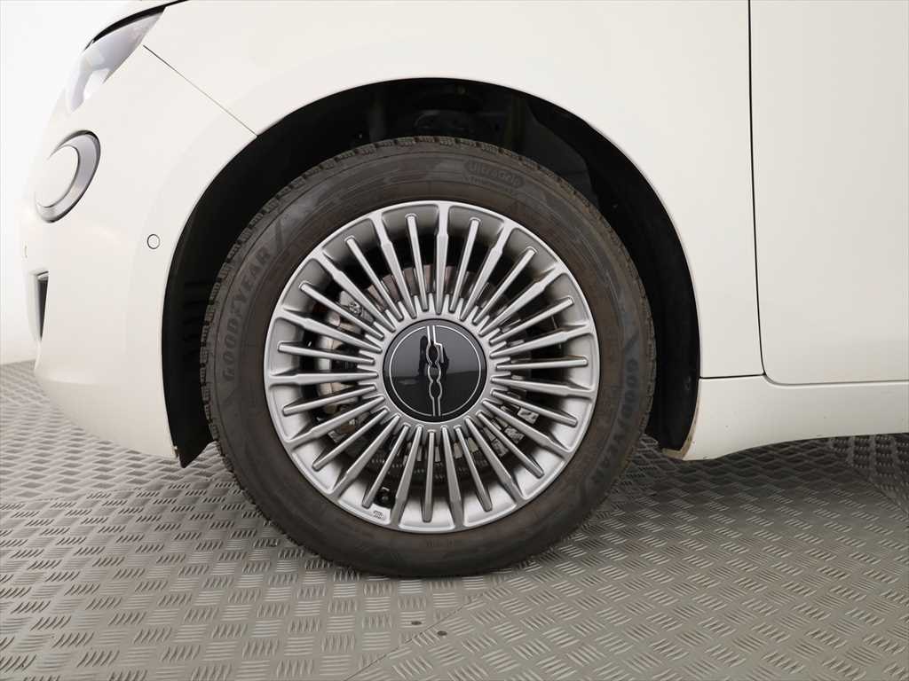 FIAT 500 electric 87 kW Swiss Edition-image-3