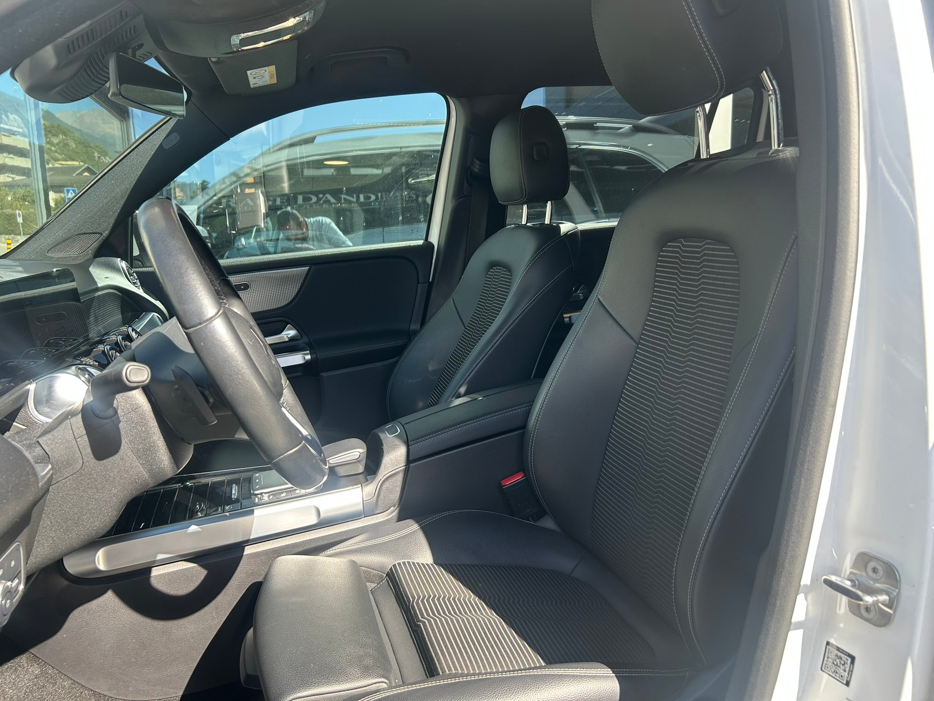 MERCEDES-BENZ EQB 350 4Matic 7 Places-image-8