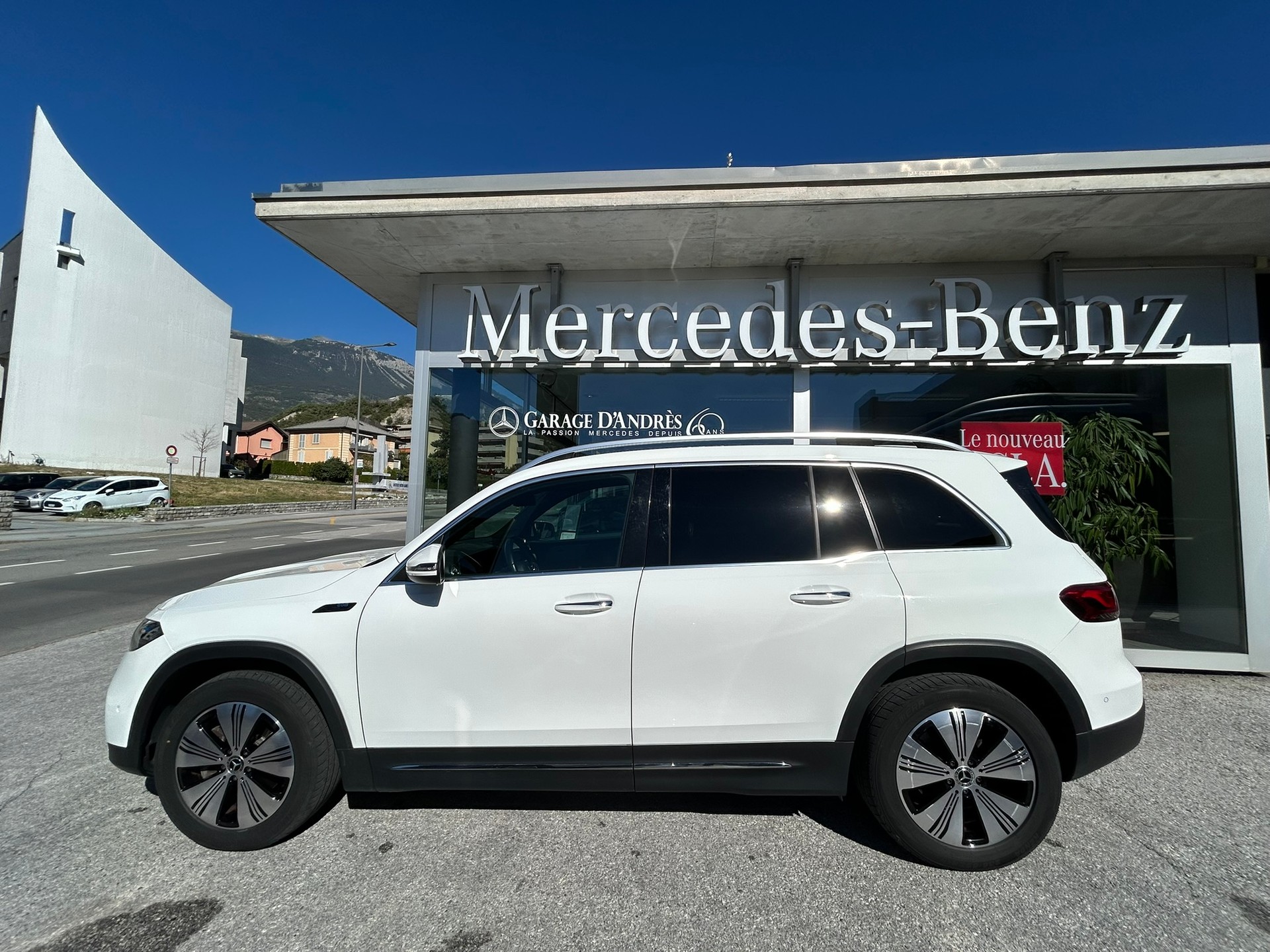 MERCEDES-BENZ EQB 350 4Matic 7 Places-image-3