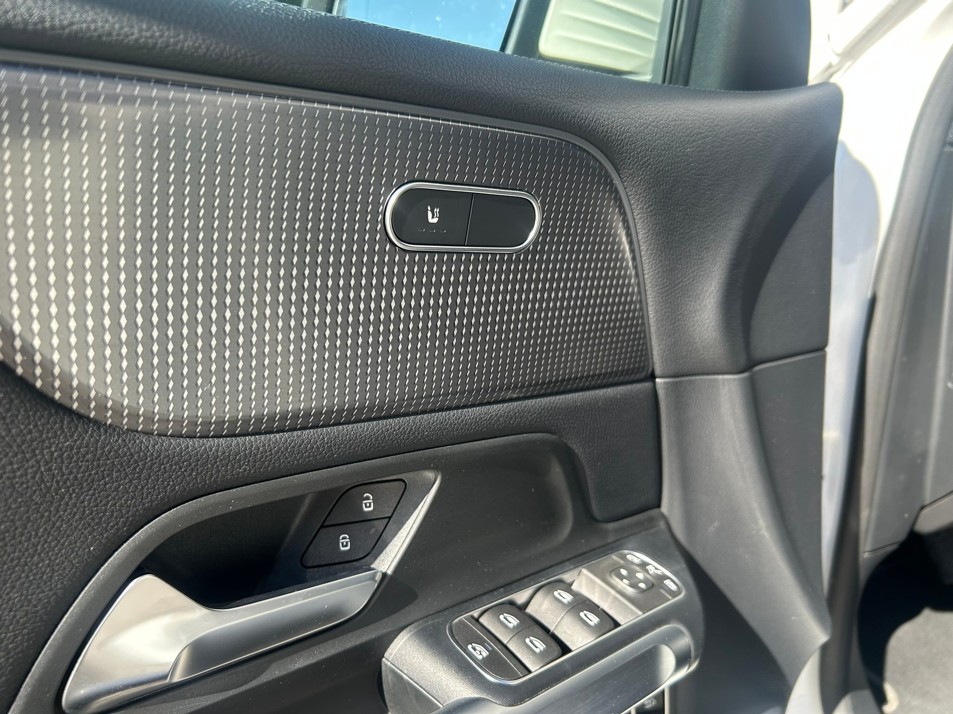 MERCEDES-BENZ EQB 350 4Matic 7 Places-image-12