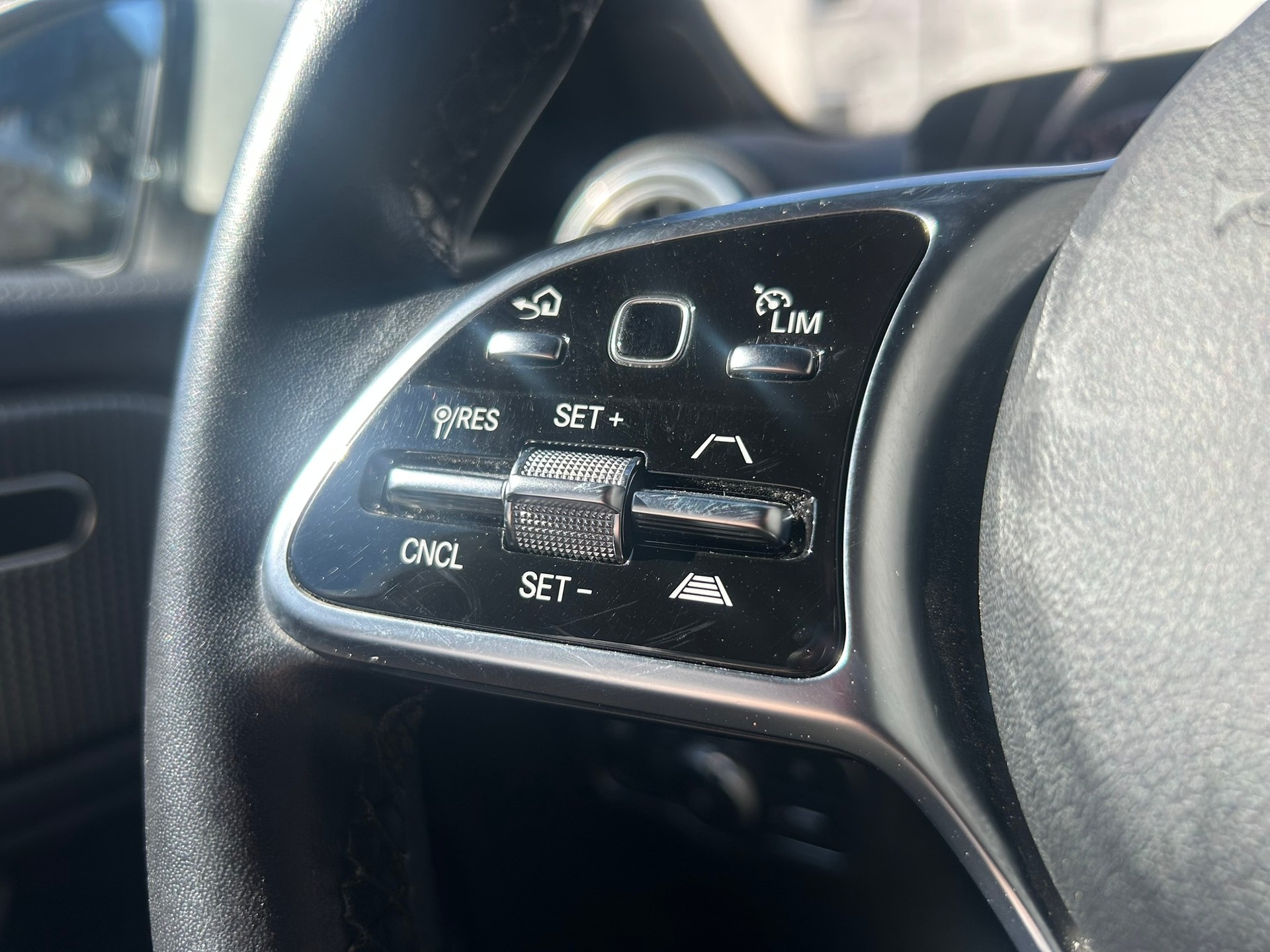 MERCEDES-BENZ EQB 350 4Matic 7 Places-image-17