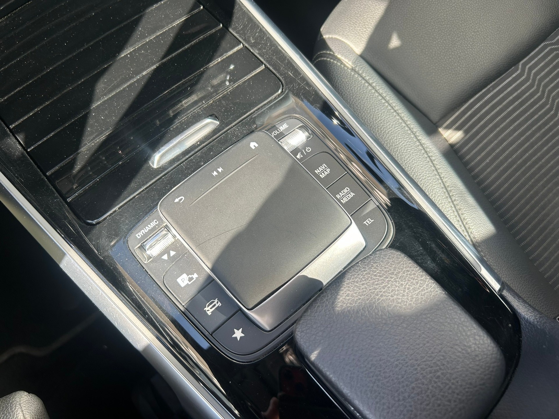 MERCEDES-BENZ EQB 350 4Matic 7 Places-image-18