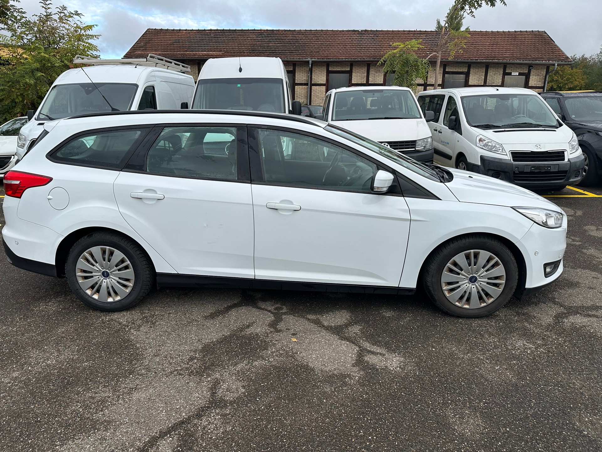 FORD Focus 1.5 TDCi Business PowerShift-image-3