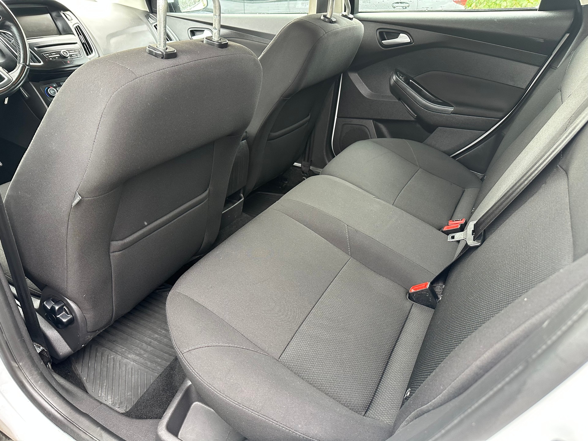 FORD Focus 1.5 TDCi Business PowerShift-image-8