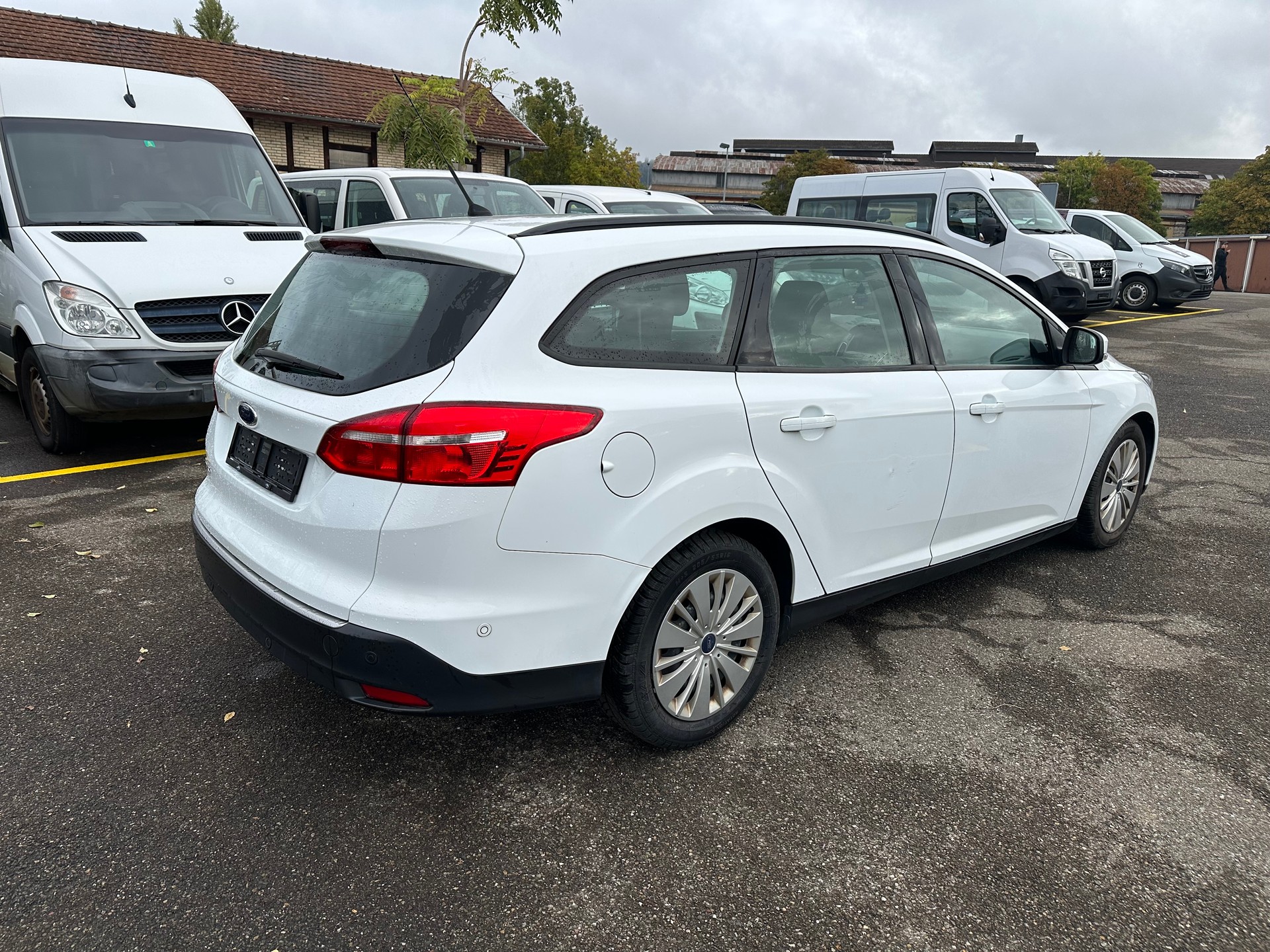 FORD Focus 1.5 TDCi Business PowerShift-image-4