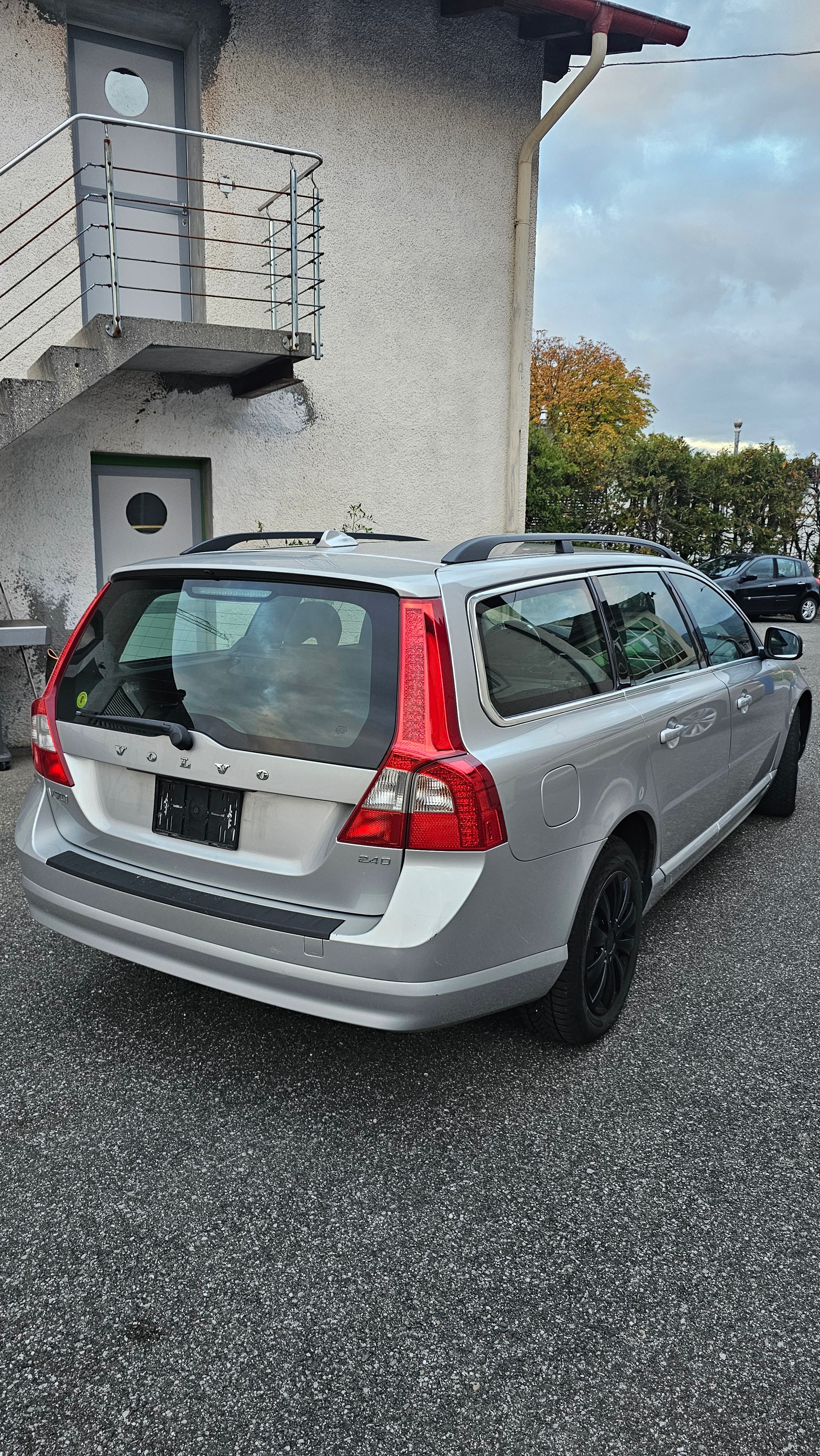 VOLVO V70 2.4D Kinetic Geartronic-image-1