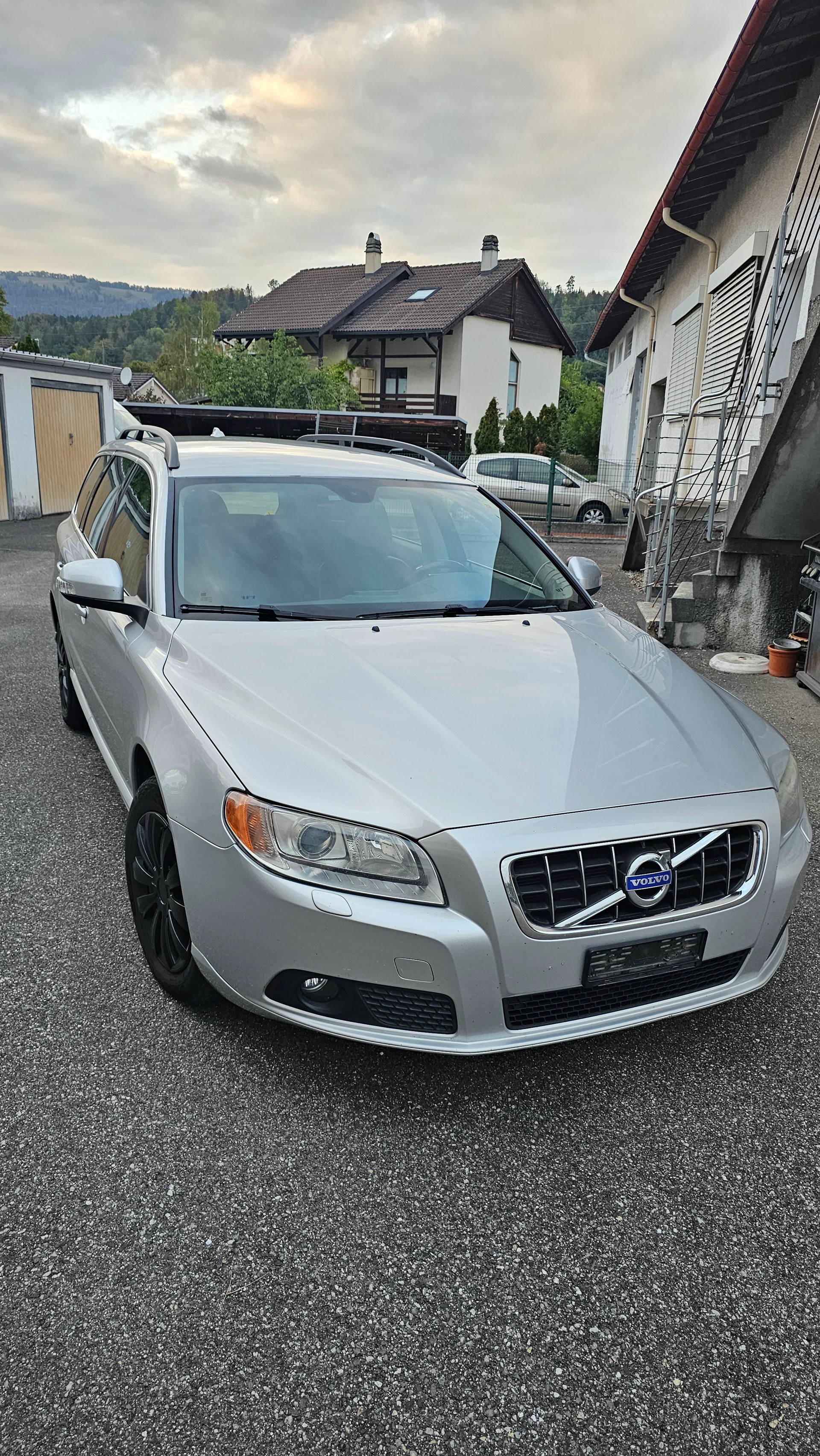 VOLVO V70 2.4D Kinetic Geartronic-image-0