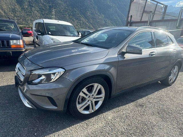 MERCEDES-BENZ GLA 250 Urban 4Matic 7G-DCT-image-0