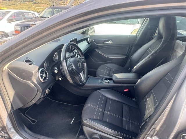 MERCEDES-BENZ GLA 250 Urban 4Matic 7G-DCT-image-3