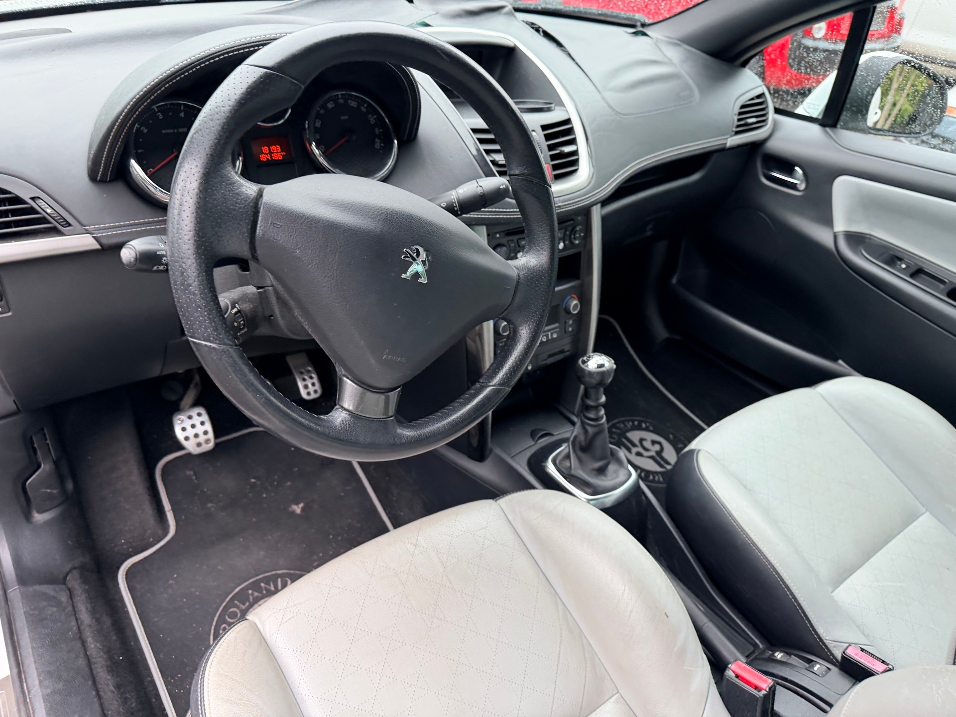 PEUGEOT 207 CC 1.6 16V Turbo Roland Garros-image-6