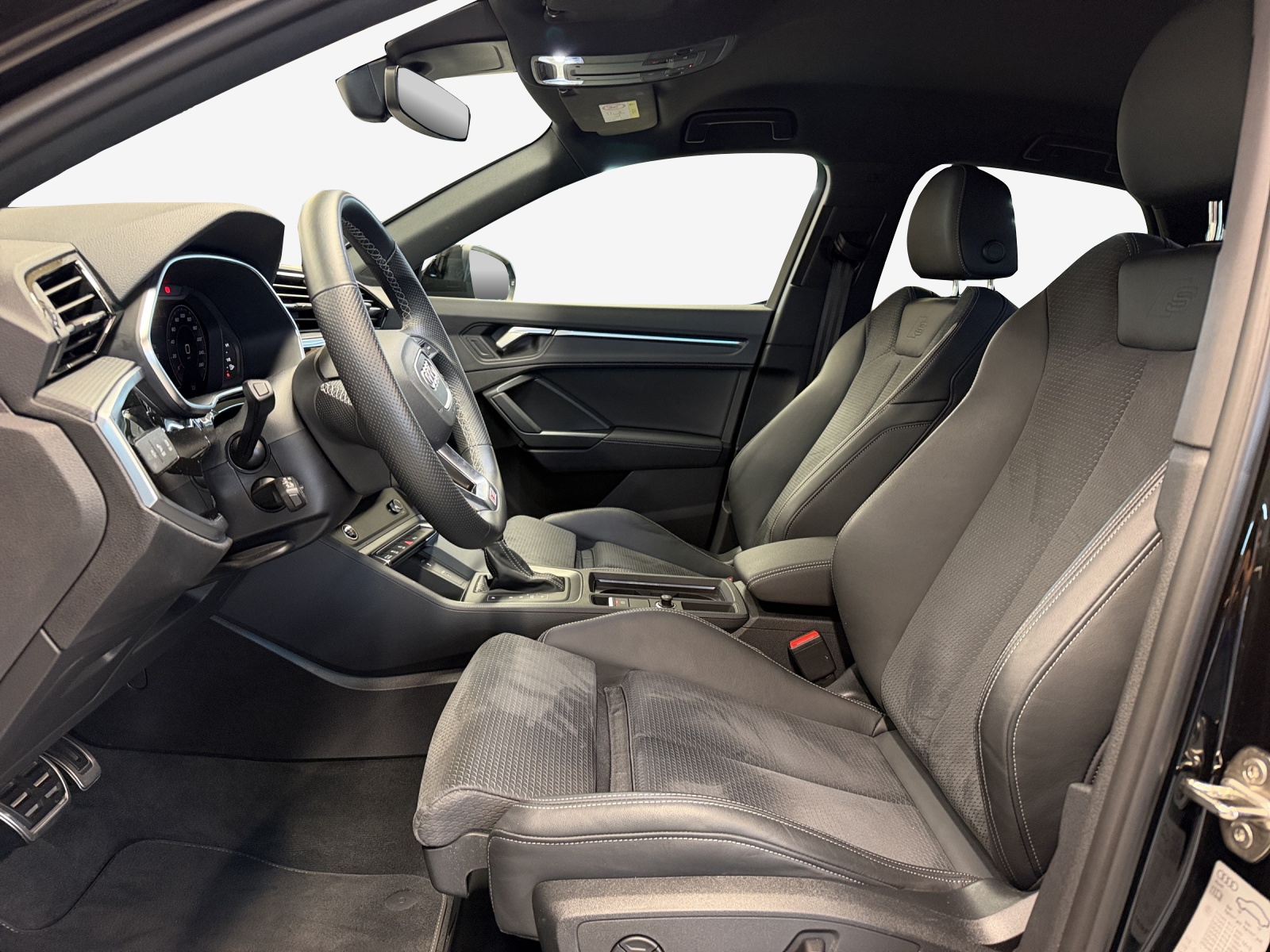 AUDI Q3 Sportback 40 TFSI S line quattro S-tronic-image-7