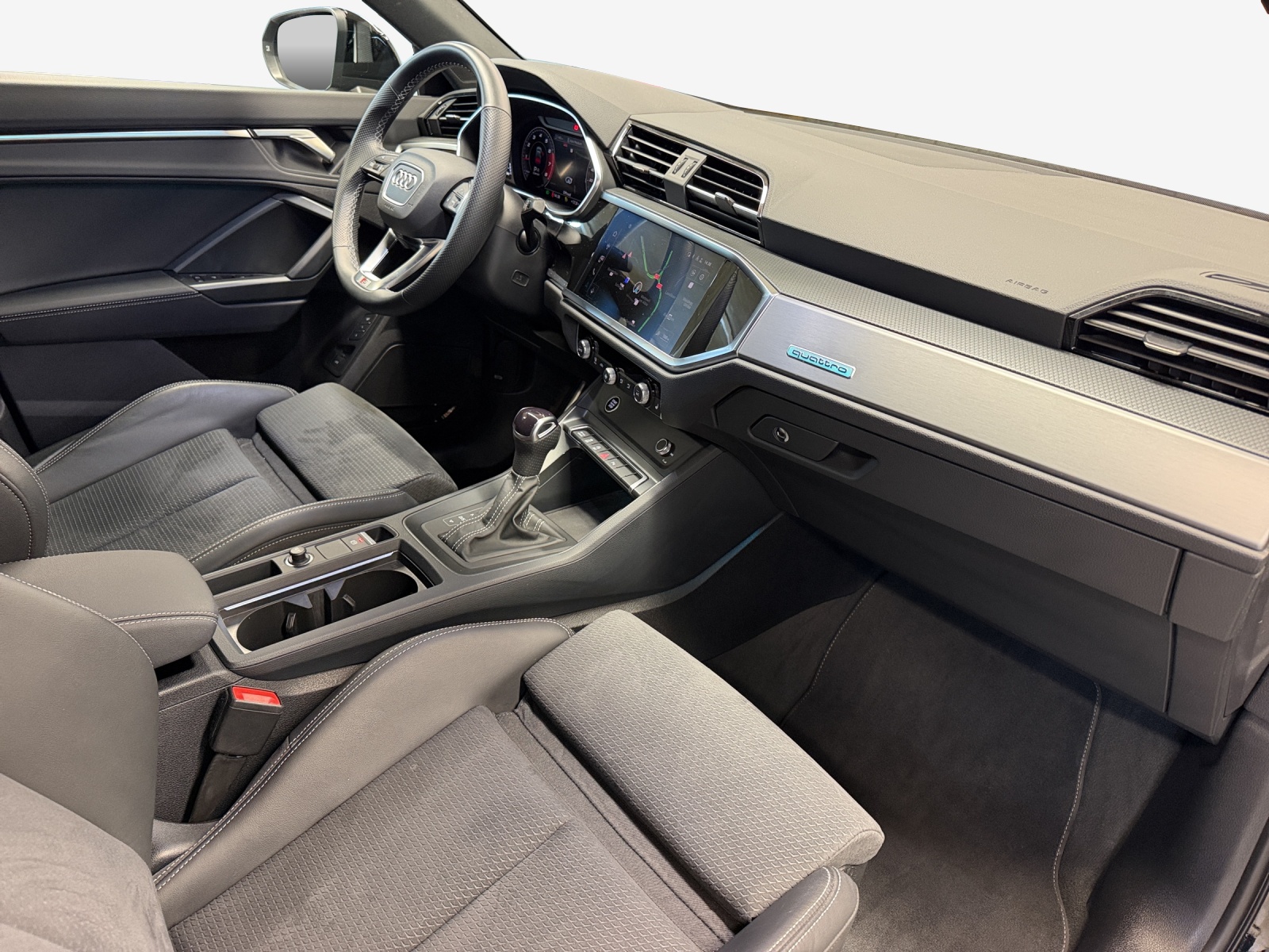 AUDI Q3 Sportback 40 TFSI S line quattro S-tronic-image-13