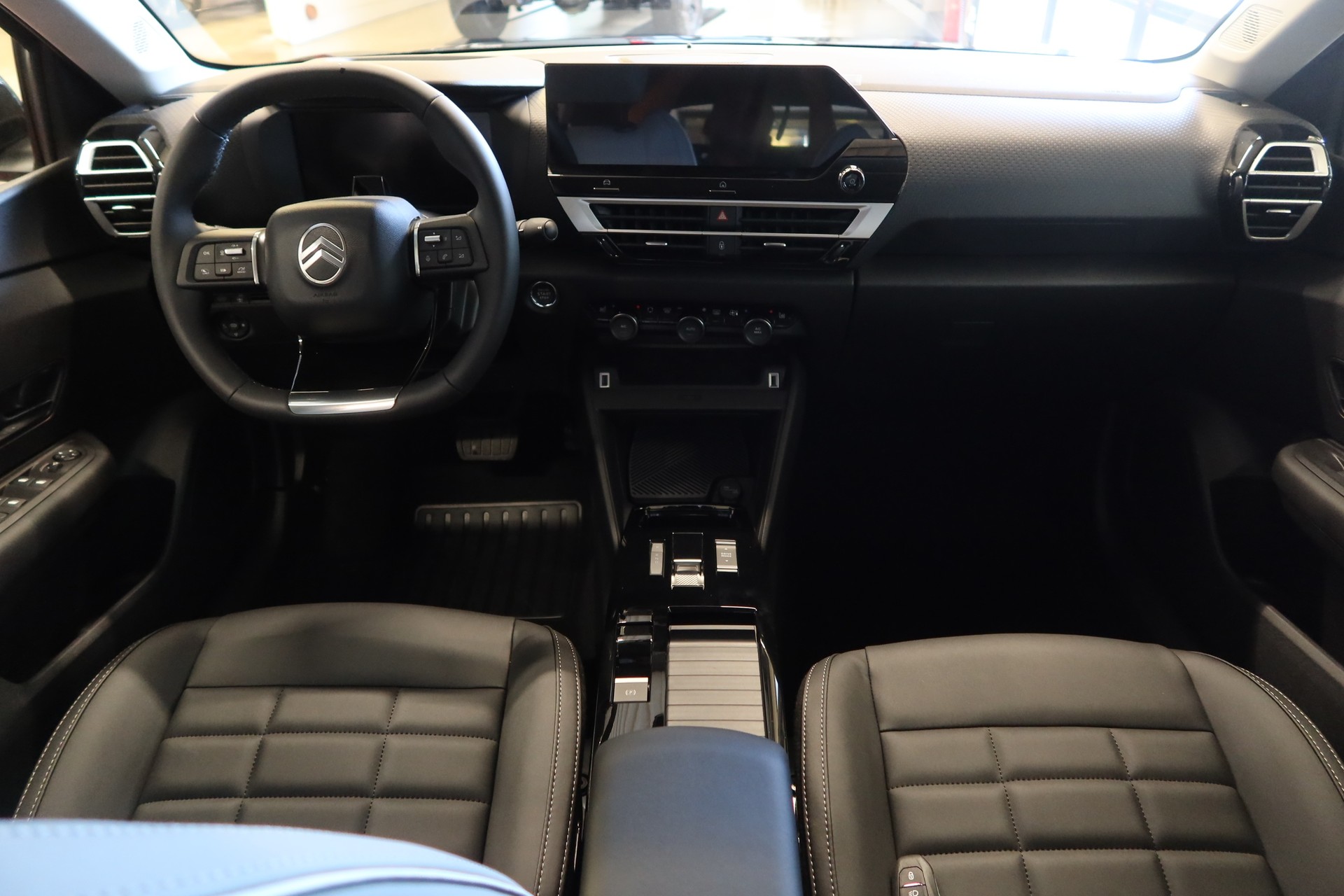 CITROEN C4 HEV Max-image-9