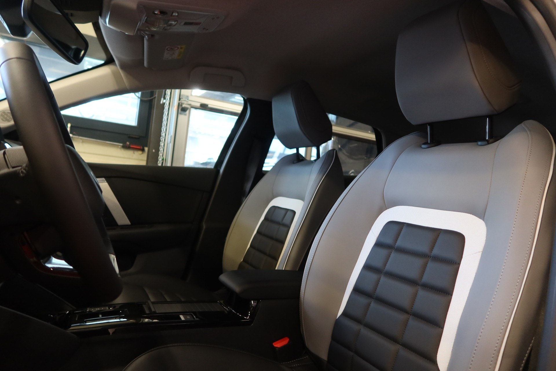 CITROEN C4 HEV Max-image-6