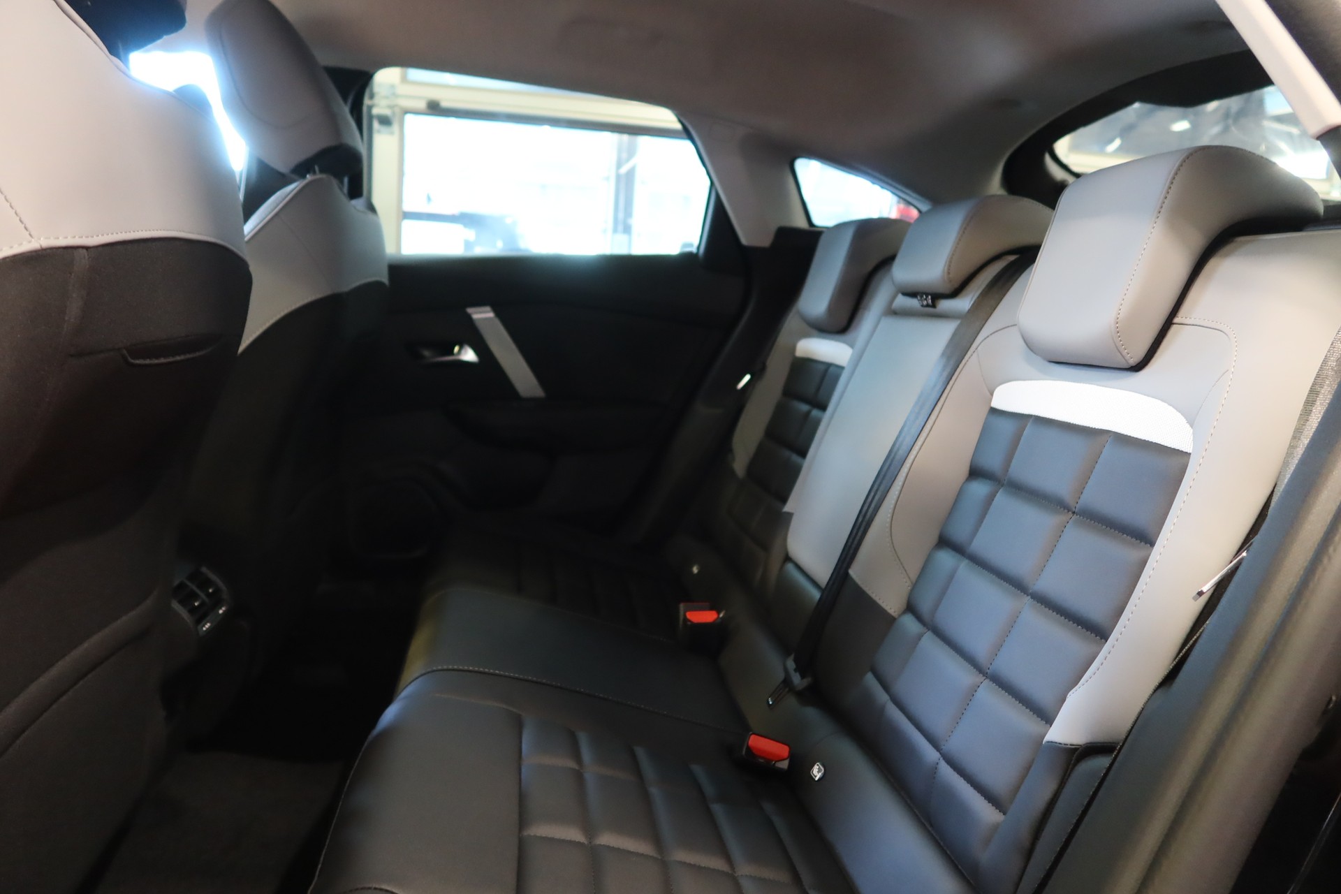 CITROEN C4 HEV Max-image-7