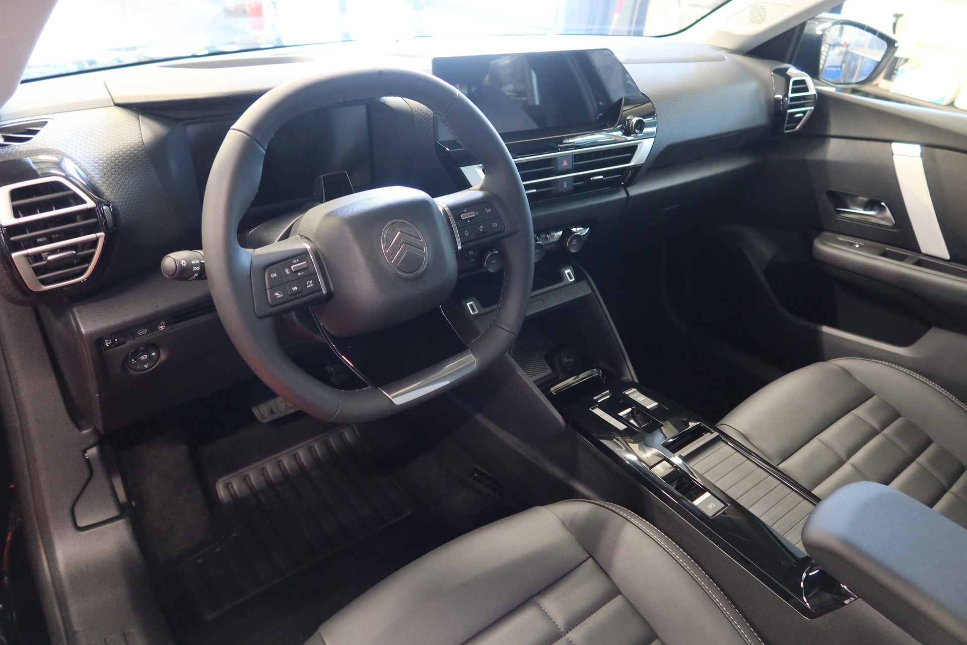 CITROEN C4 HEV Max-image-8