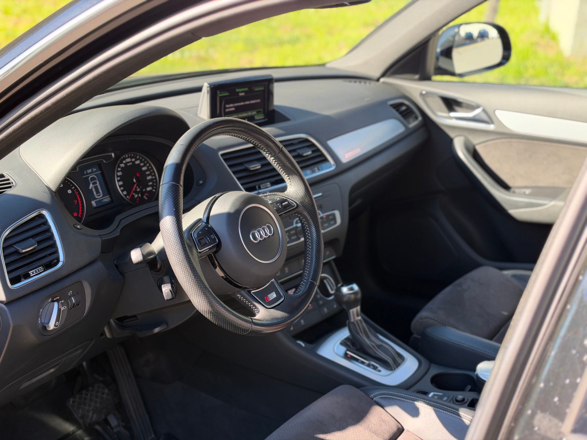 AUDI Q3 2.0 TFSI sport quattro S-tronic-image-7