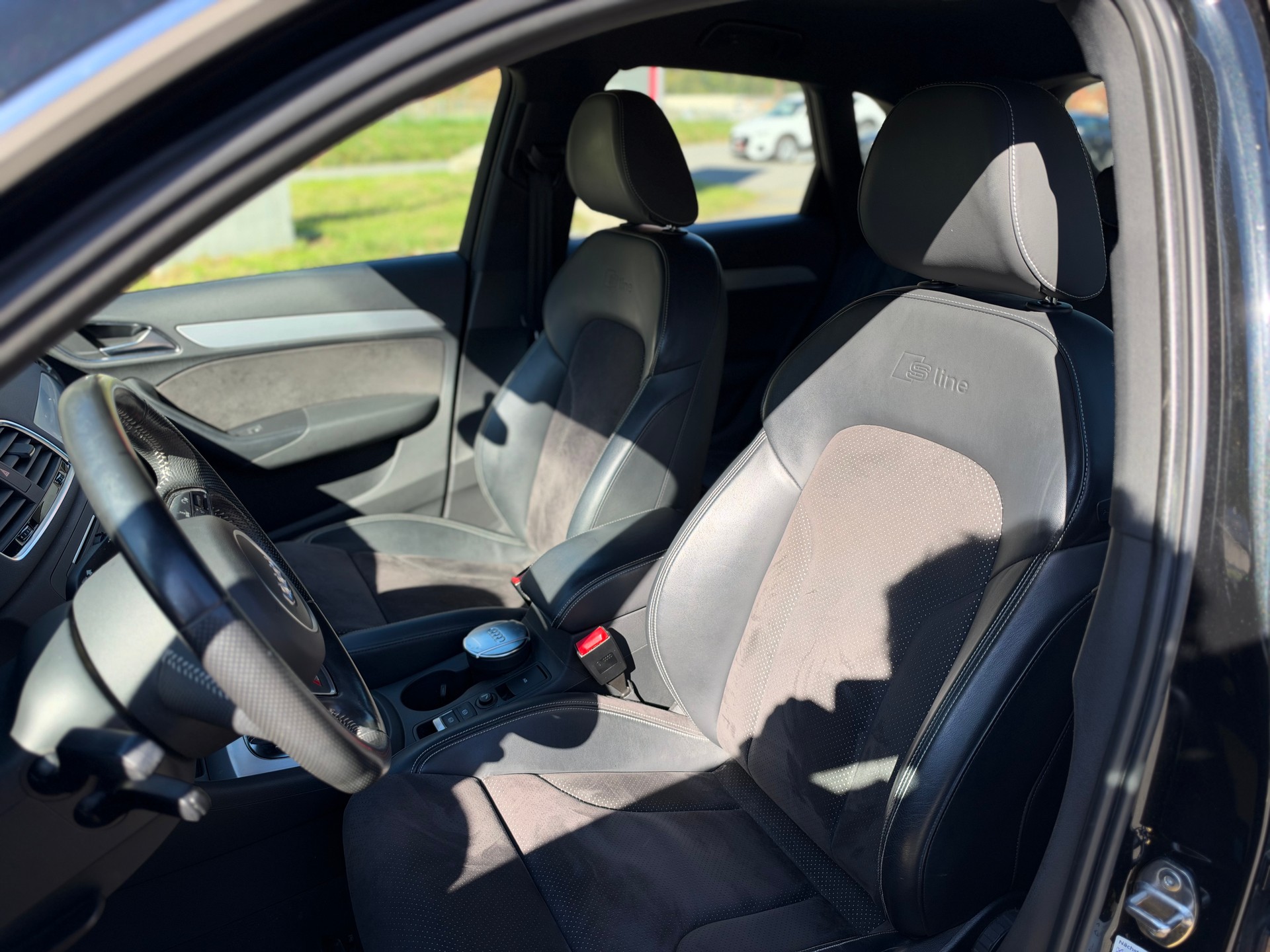 AUDI Q3 2.0 TFSI sport quattro S-tronic-image-22