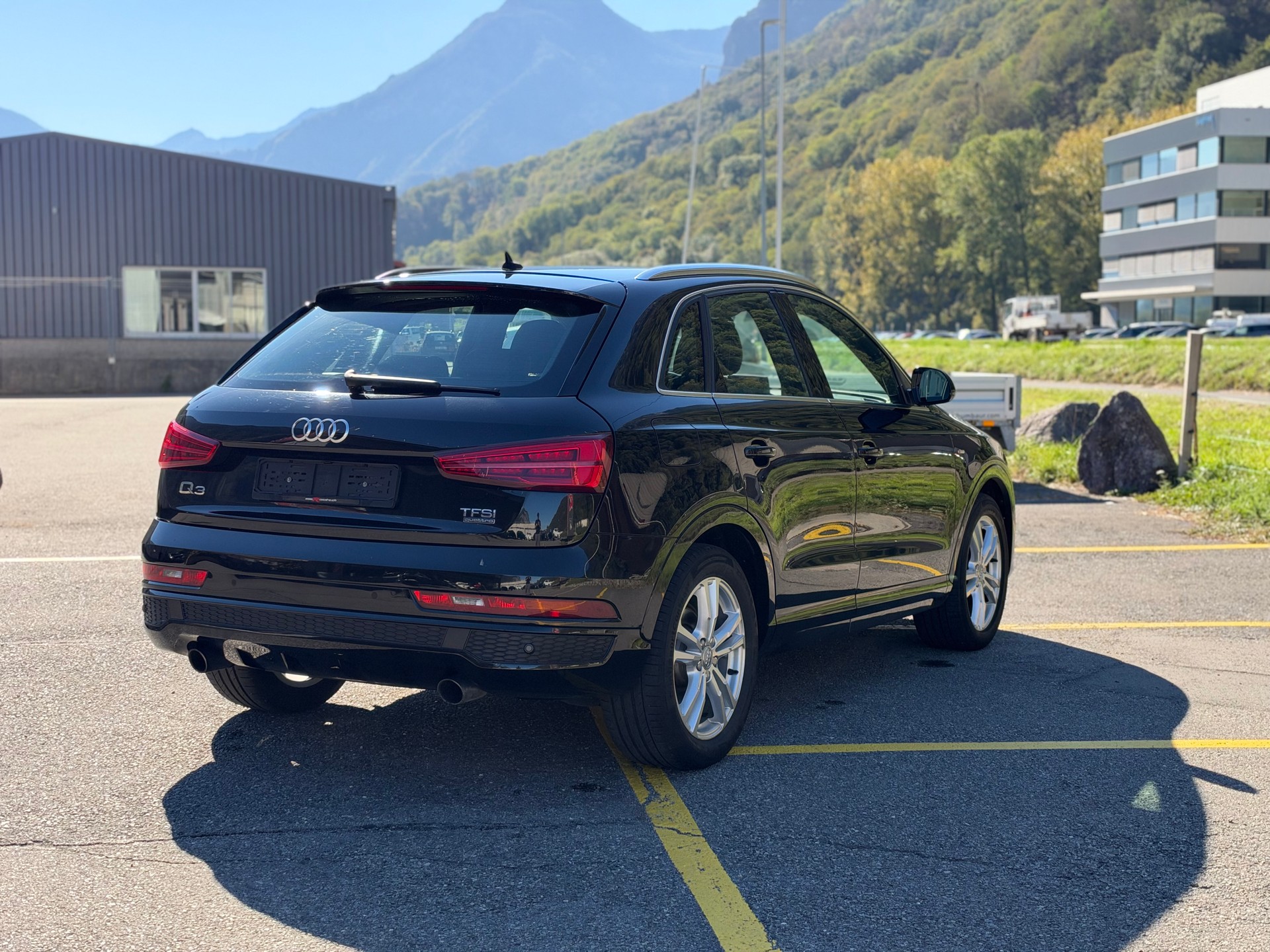 AUDI Q3 2.0 TFSI sport quattro S-tronic-image-3
