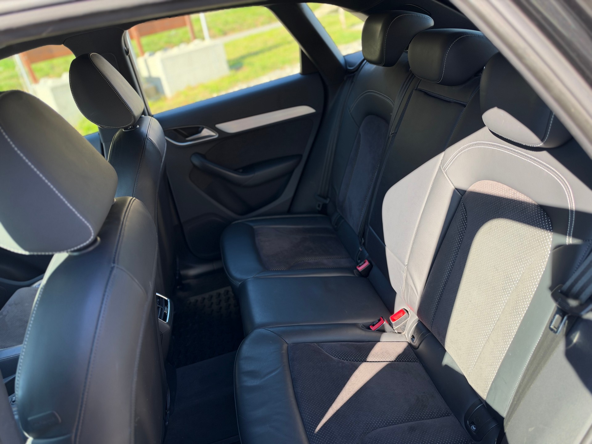 AUDI Q3 2.0 TFSI sport quattro S-tronic-image-24