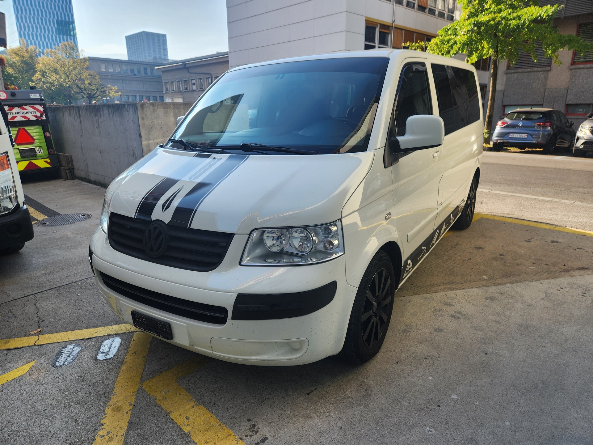VW T5 Multivan Startline 2.5 TDI Tiptronic-image-1