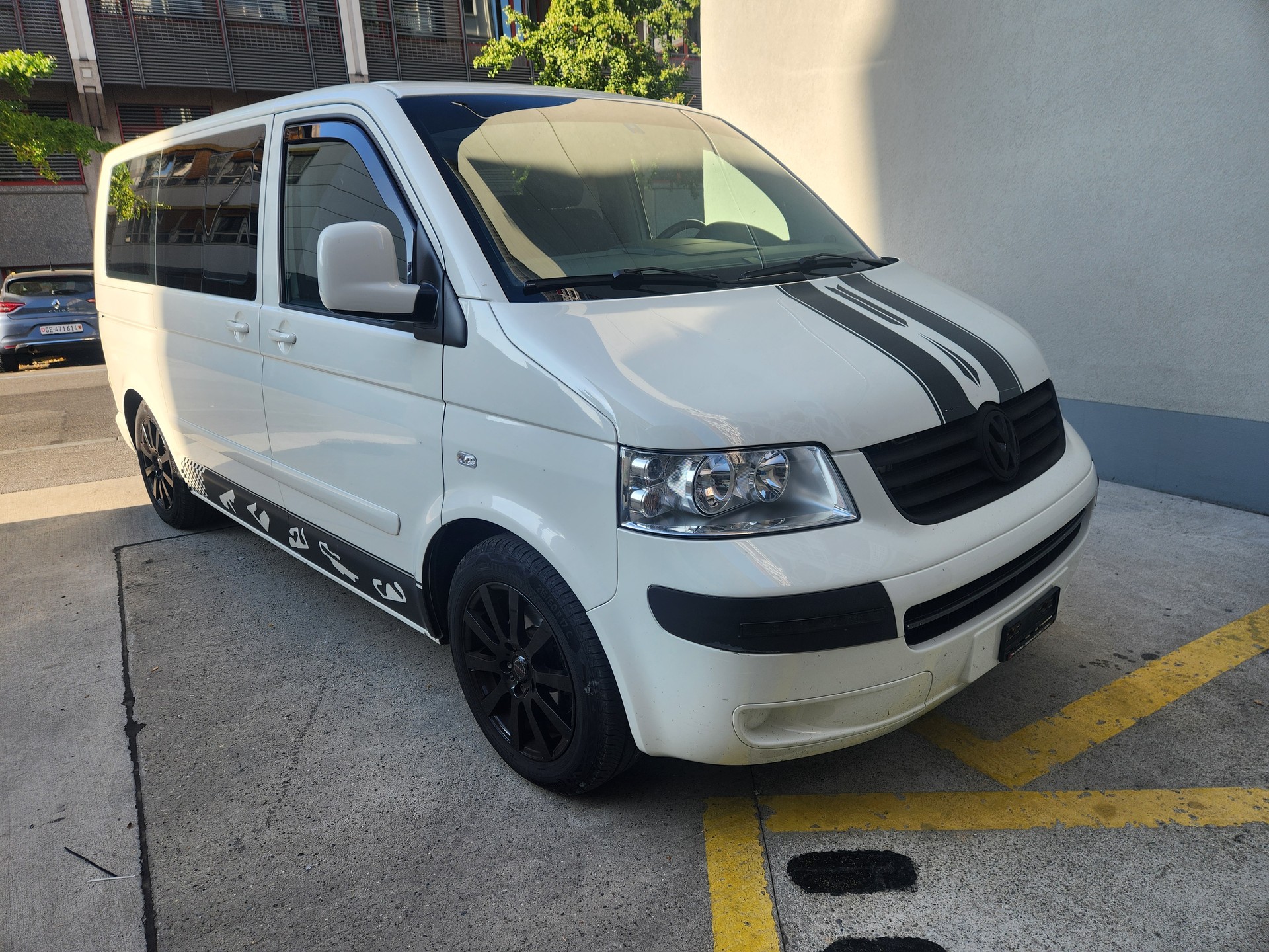 VW T5 Multivan Startline 2.5 TDI Tiptronic-image-0