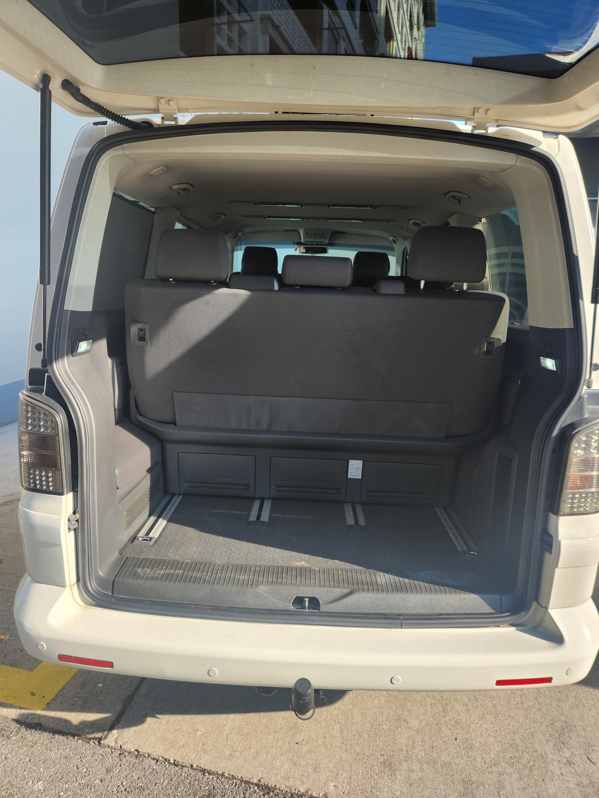 VW T5 Multivan Startline 2.5 TDI Tiptronic-image-6