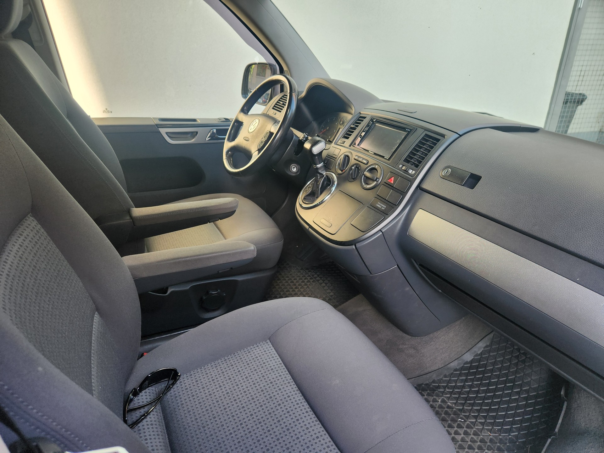 VW T5 Multivan Startline 2.5 TDI Tiptronic-image-5