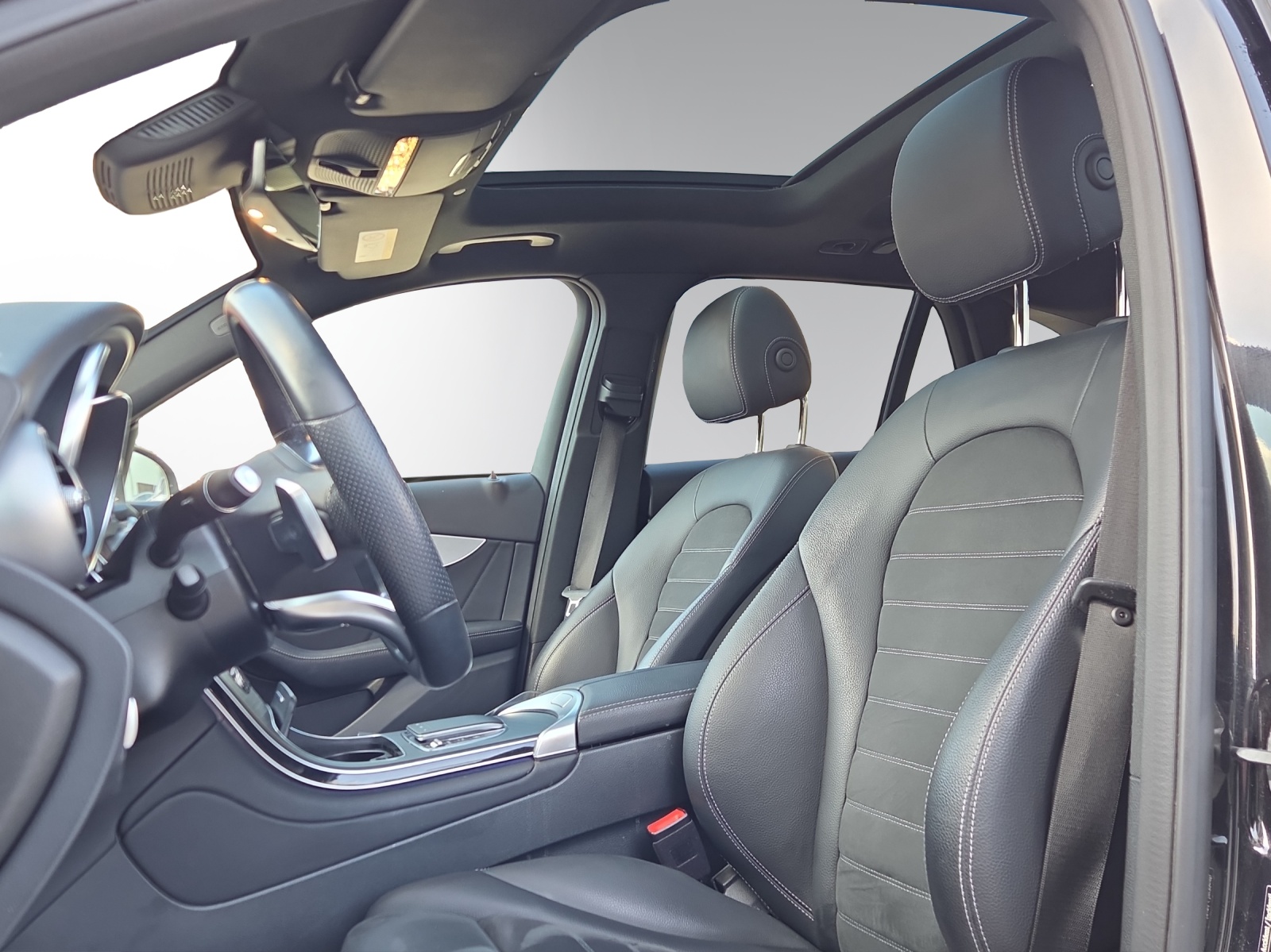 MERCEDES-BENZ GLC 300 e AMG Line Plus 4Matic 9G-Tronic-image-12