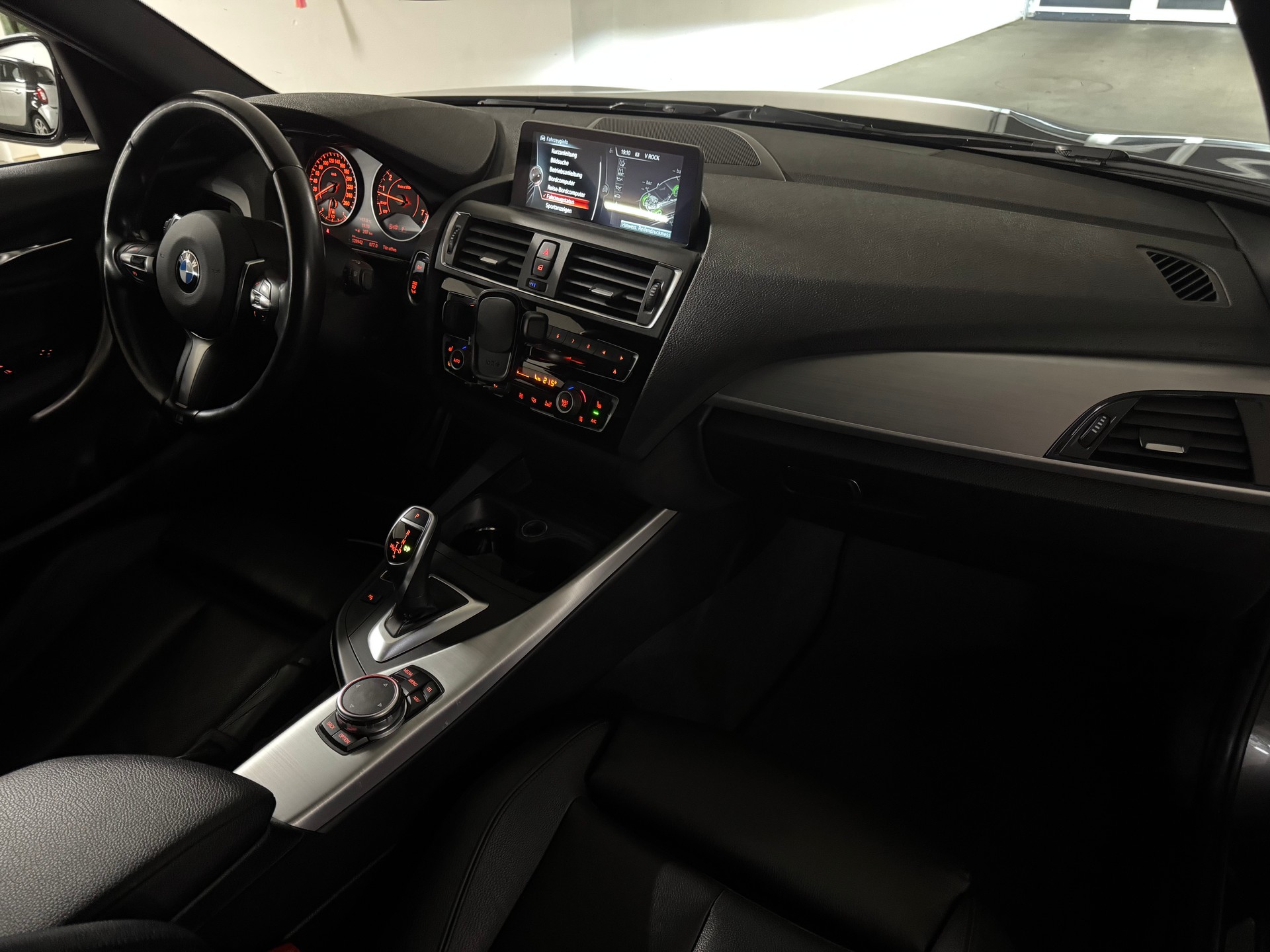 BMW M135i xDrive Steptronic CH-Fahrzeug-image-12