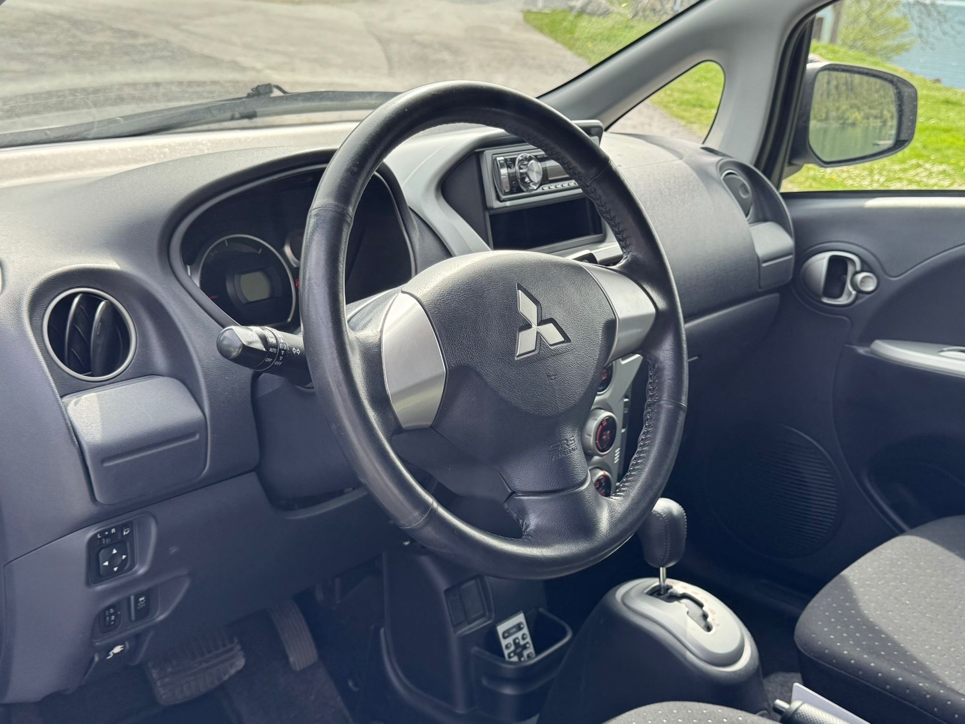 MITSUBISHI i MiEV-image-3