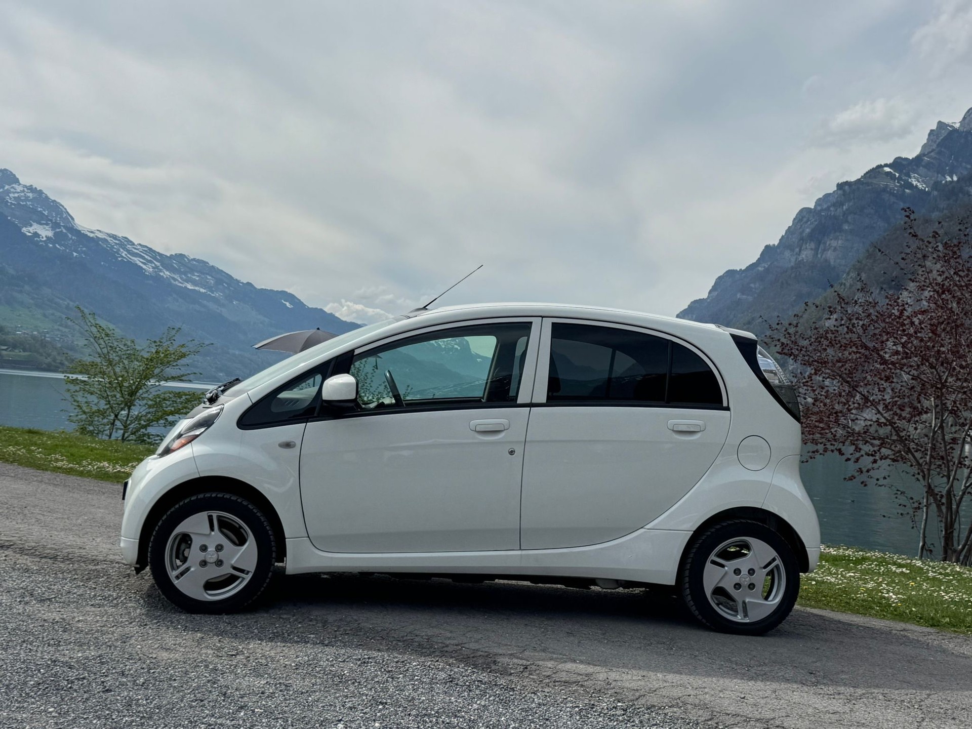 MITSUBISHI i MiEV-image-1