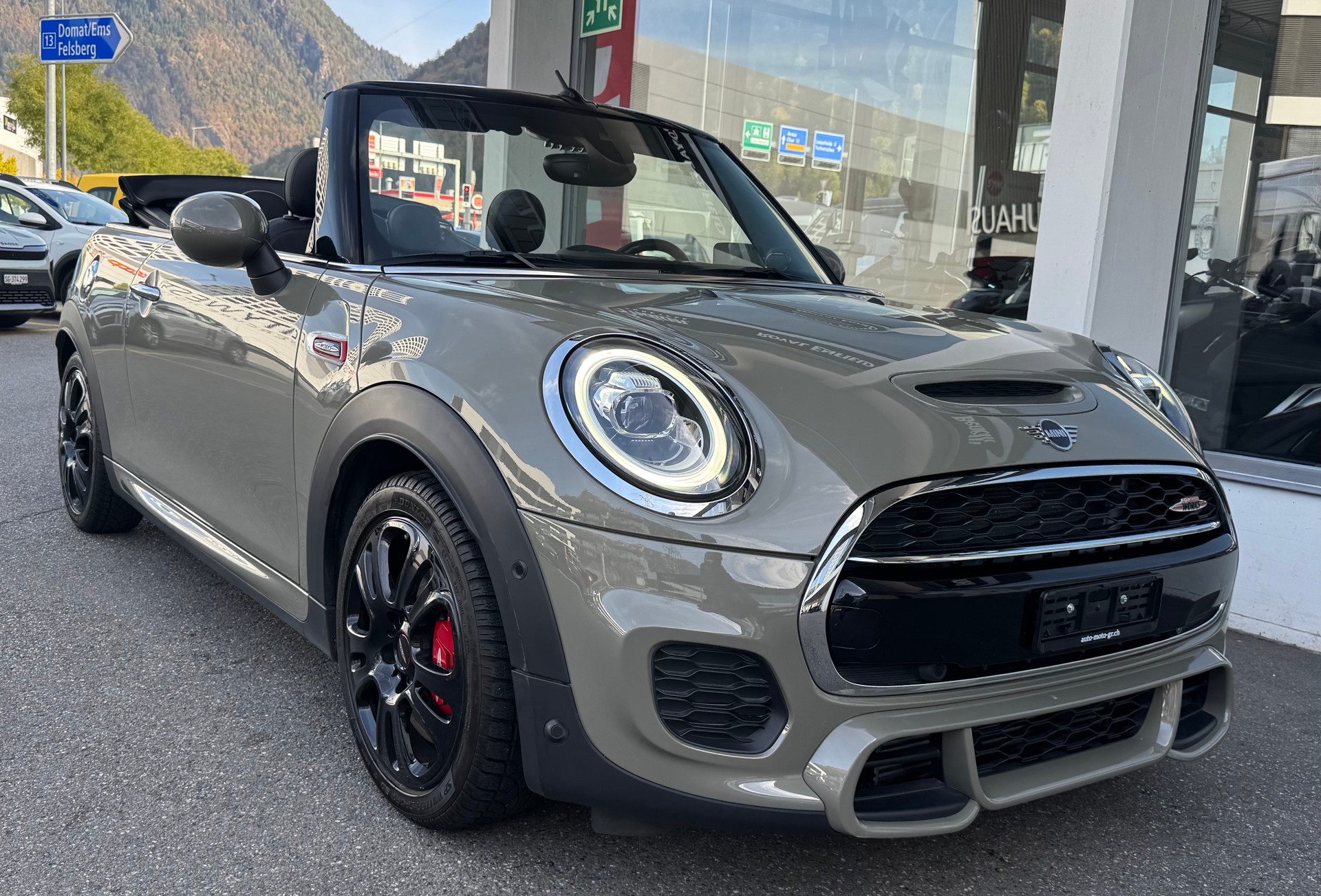 MINI Cooper John Cooper Works Cabriolet Steptronic-image-0